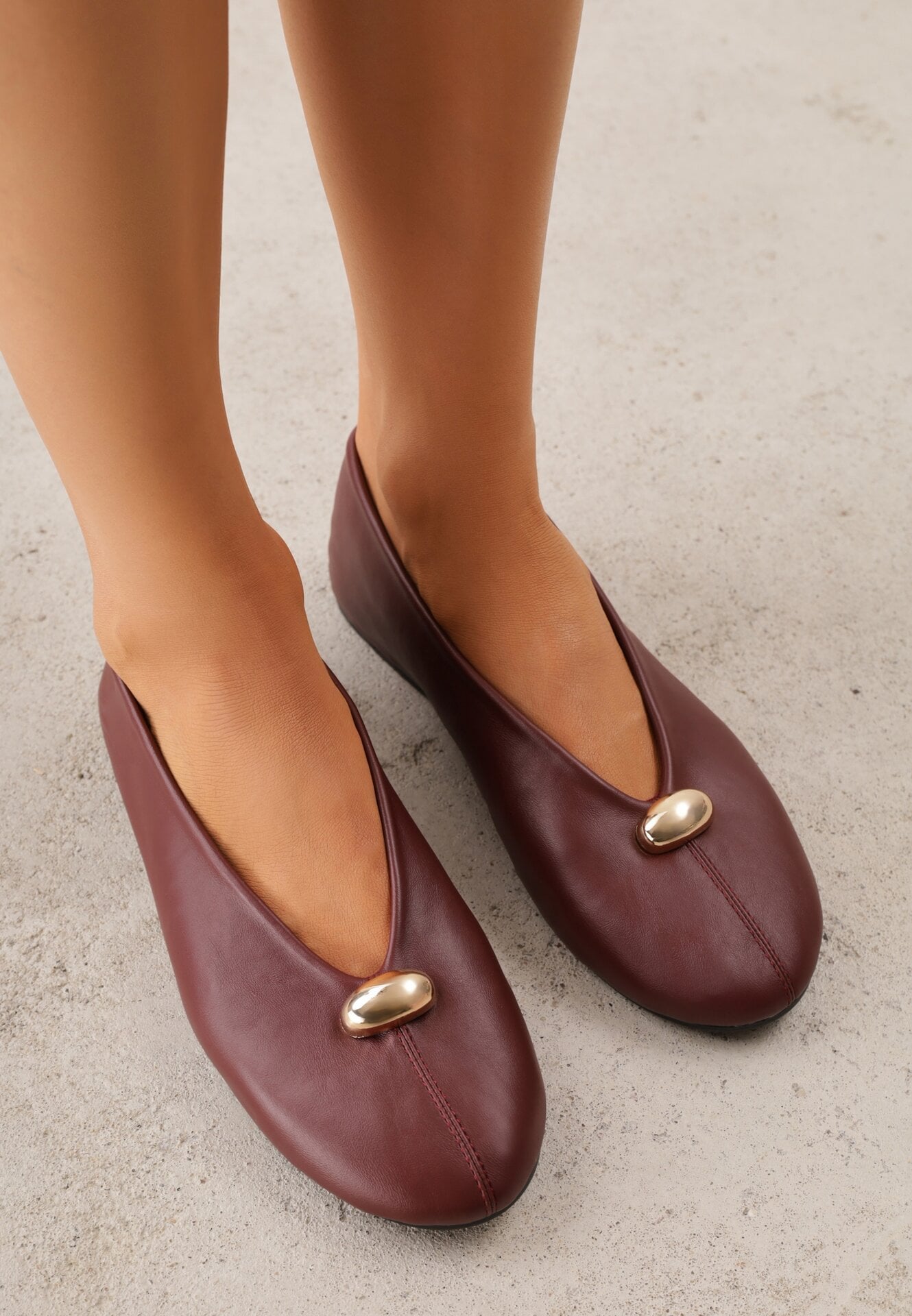 Pantofi balerini eleganți cu ornament bijuteresc și cusătură transversală pe vârf Ateh Bordo