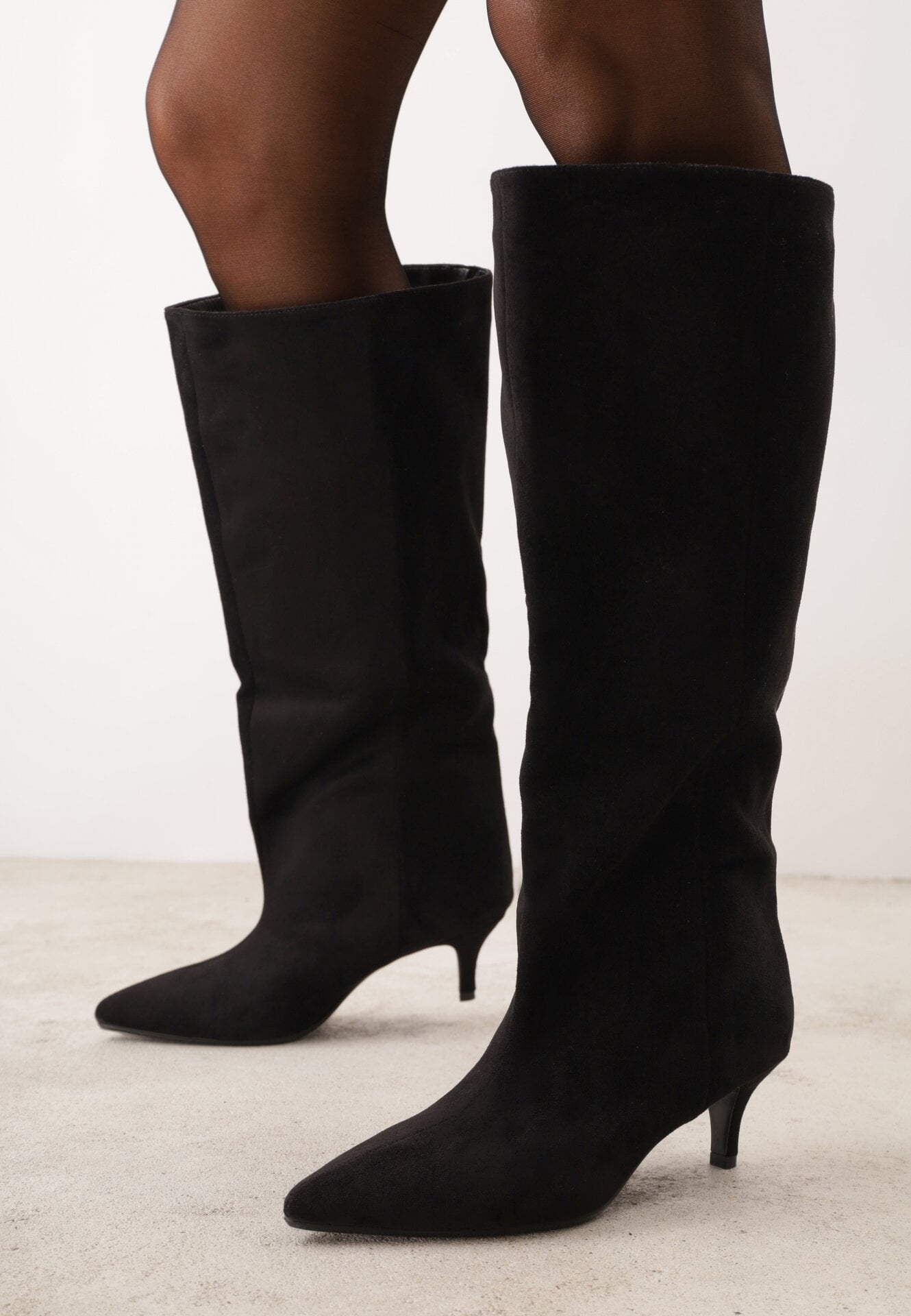 Cizme pe toc stiletto tip kitten cu carâmb larg Isabenia Negre