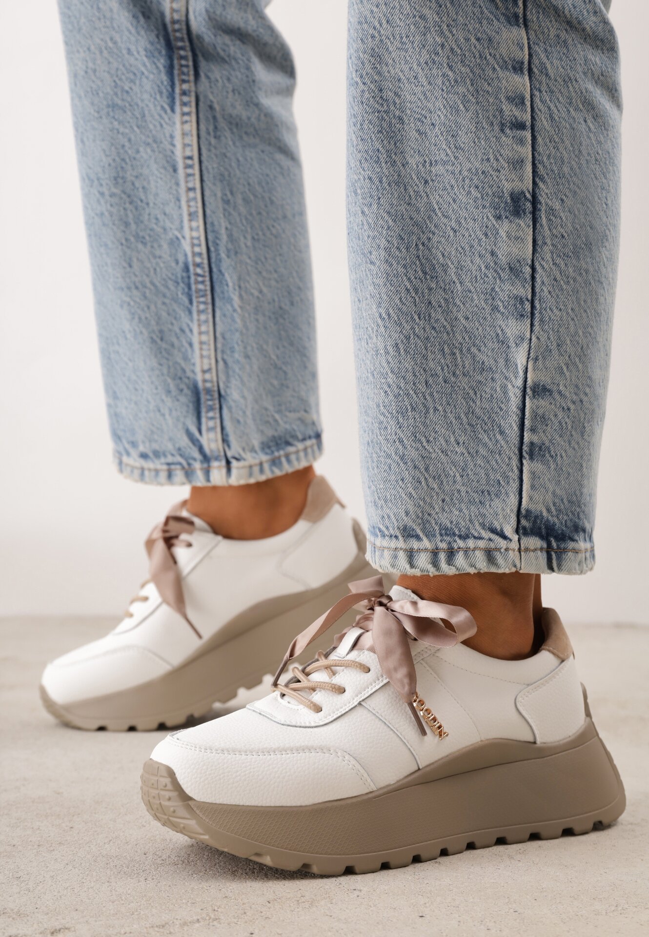 Sneakers din piele pe platformă, cu șireturi și panglici Giulitta Albi