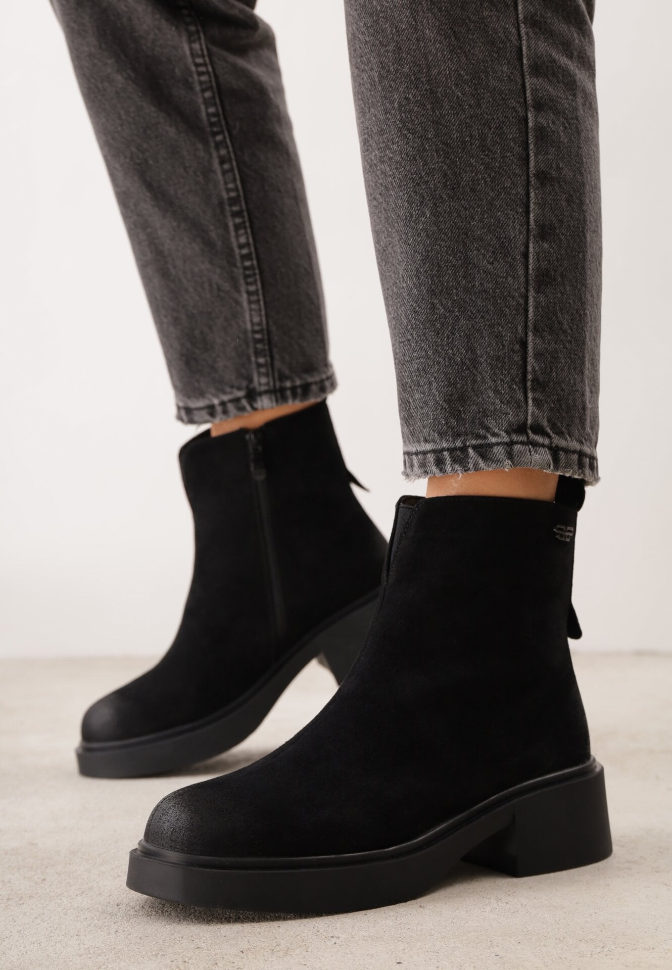 Botine din piele întoarsă cu efect de uzură Nidil Negre