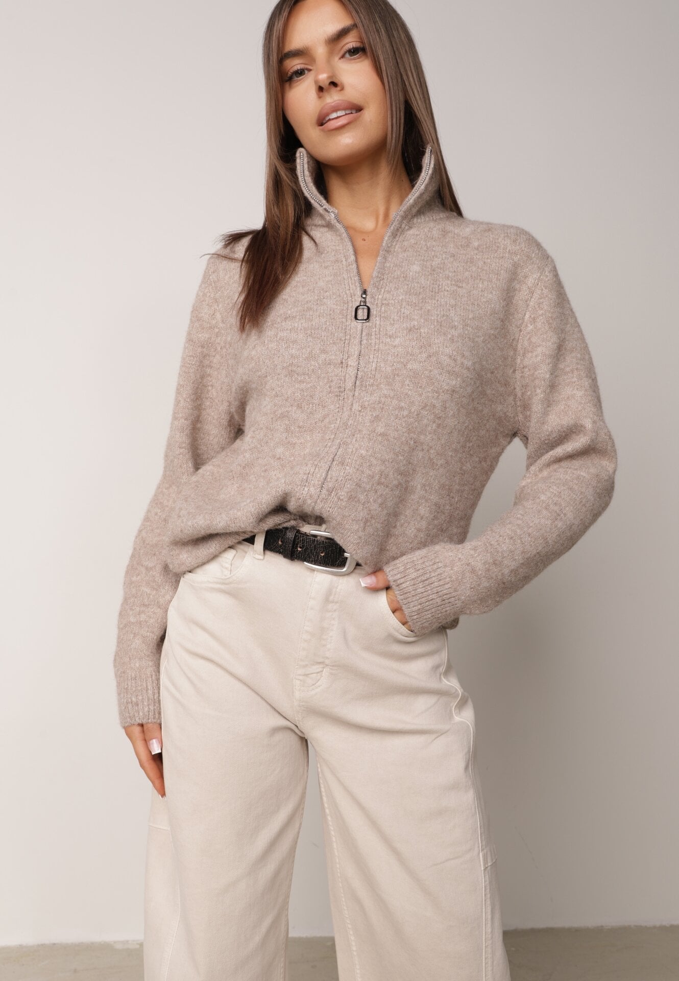 Cardigan simplu cu fermoar, cu guler tip tunică, din tricot cu lână și bumbac Corraine Bej