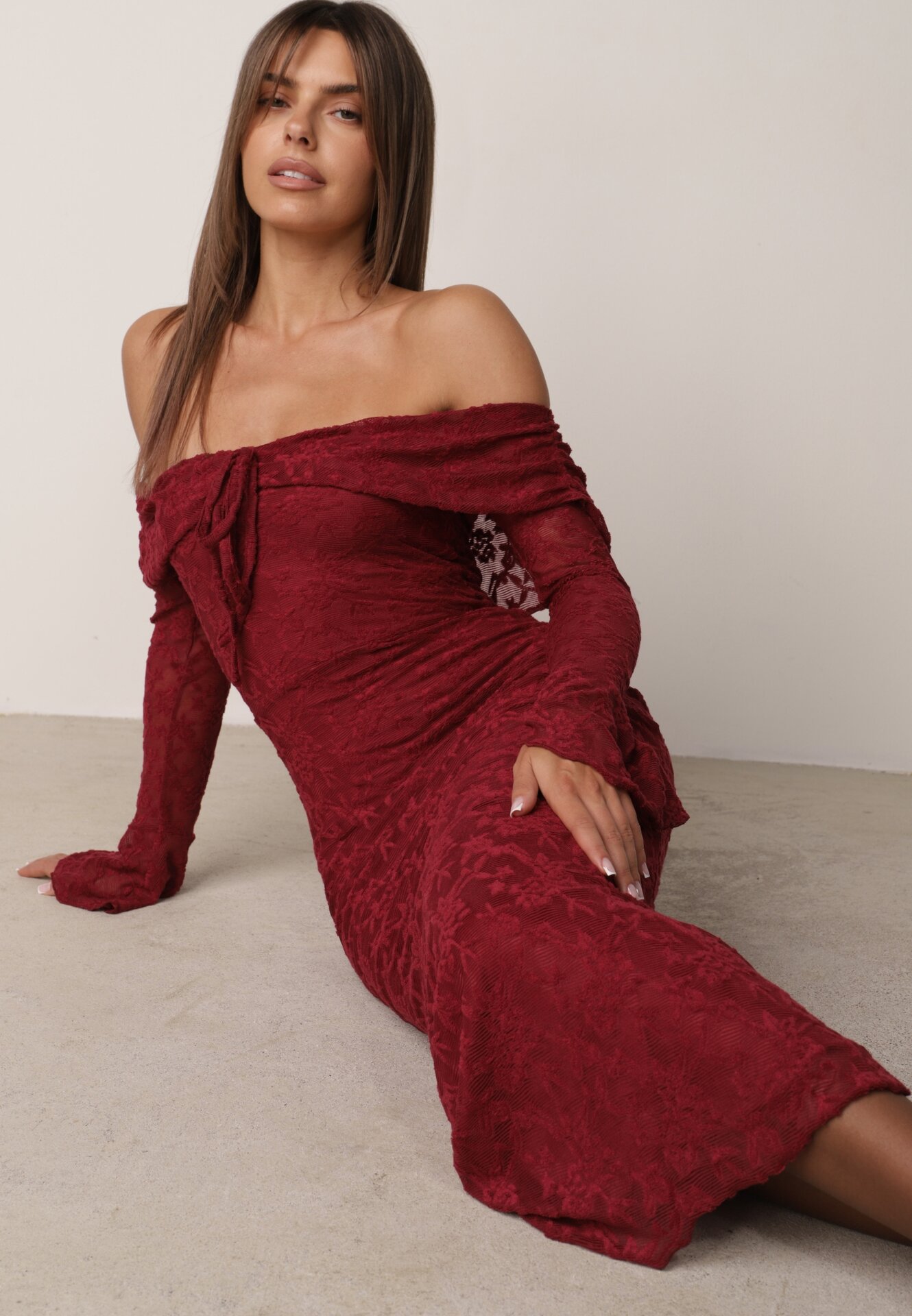 Rochie ajustată tip hispană din dantelă Senata Bordo