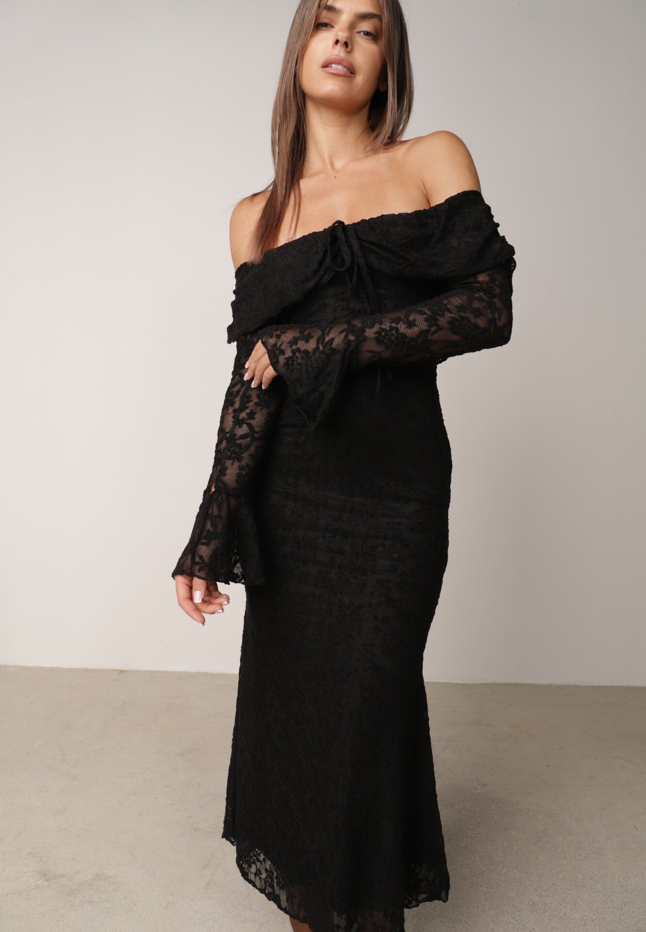 Rochie ajustată tip hispană din dantelă Senata Neagră