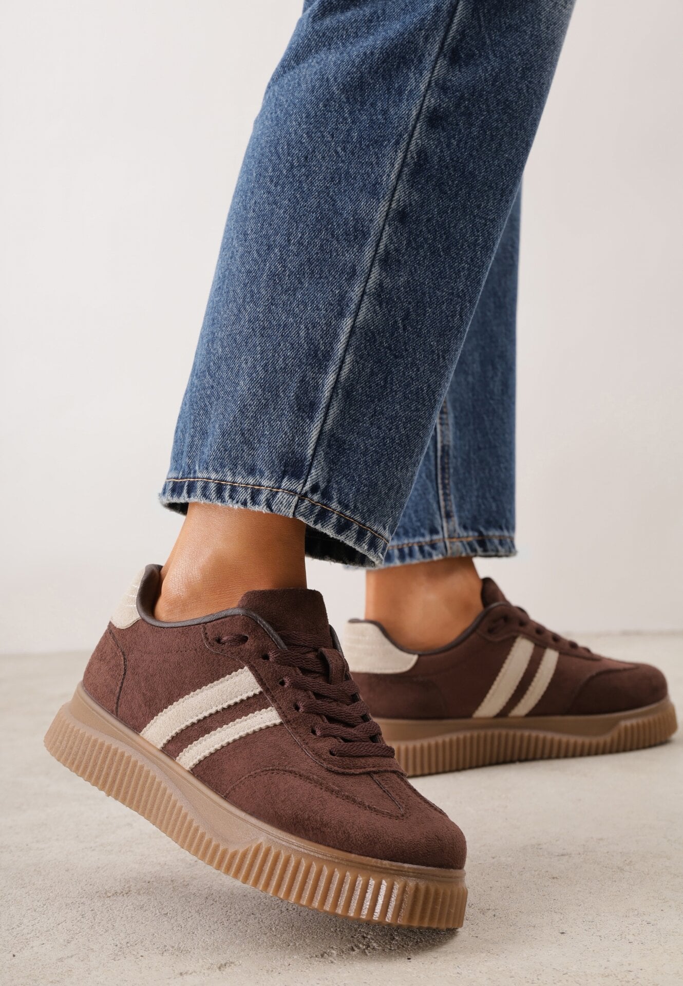 Sneakers pe talpă groasă, tip tenis, cu embosare și dungi Kakitte Maro