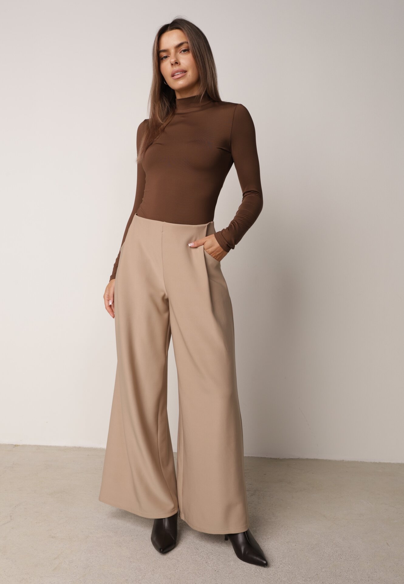 Pantaloni eleganți cu croi larg Palazzo, din bumbac și cu pense, Celist Bej