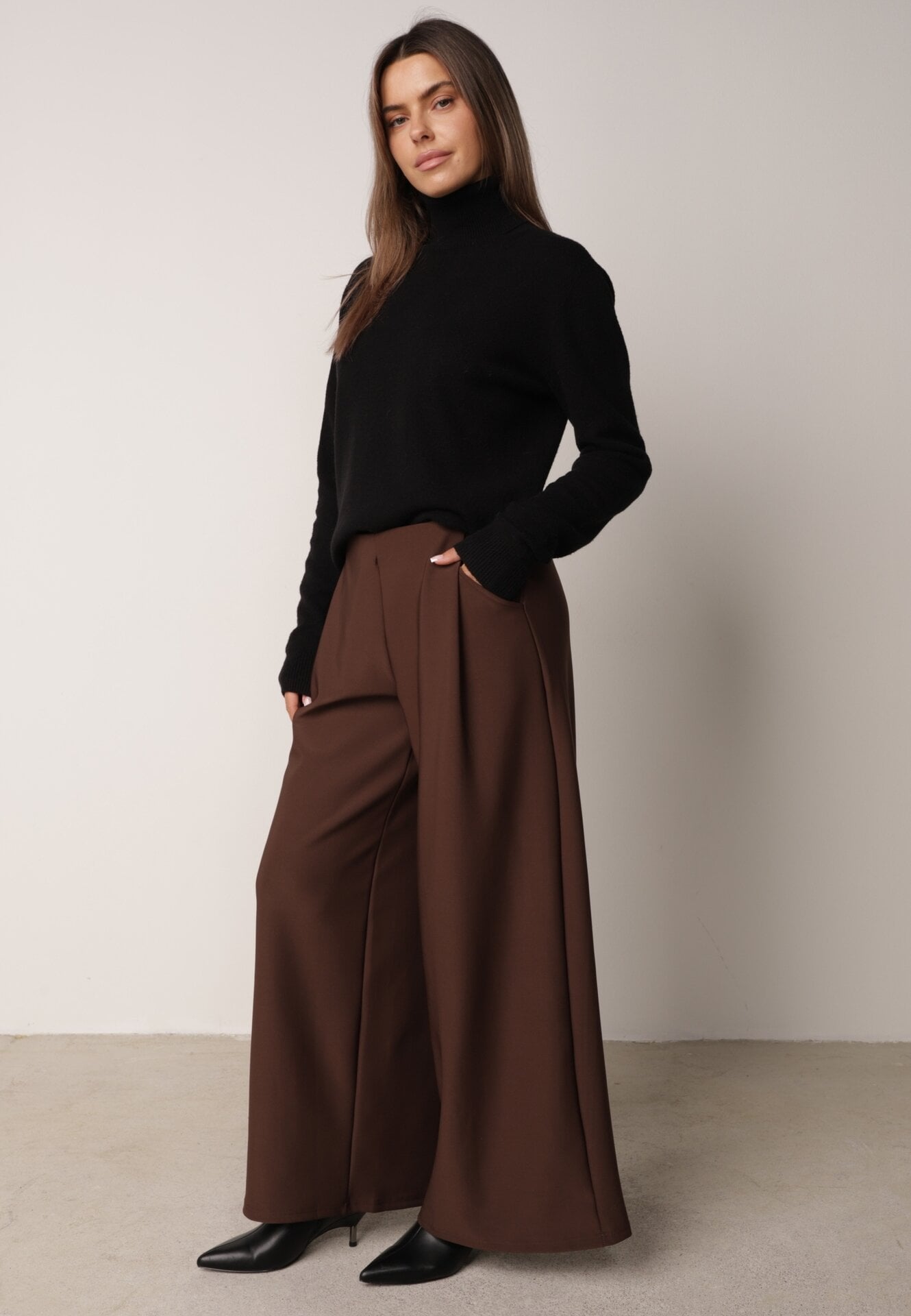 Pantaloni eleganți cu croi larg Palazzo, din bumbac și cu pense, Celist Maro