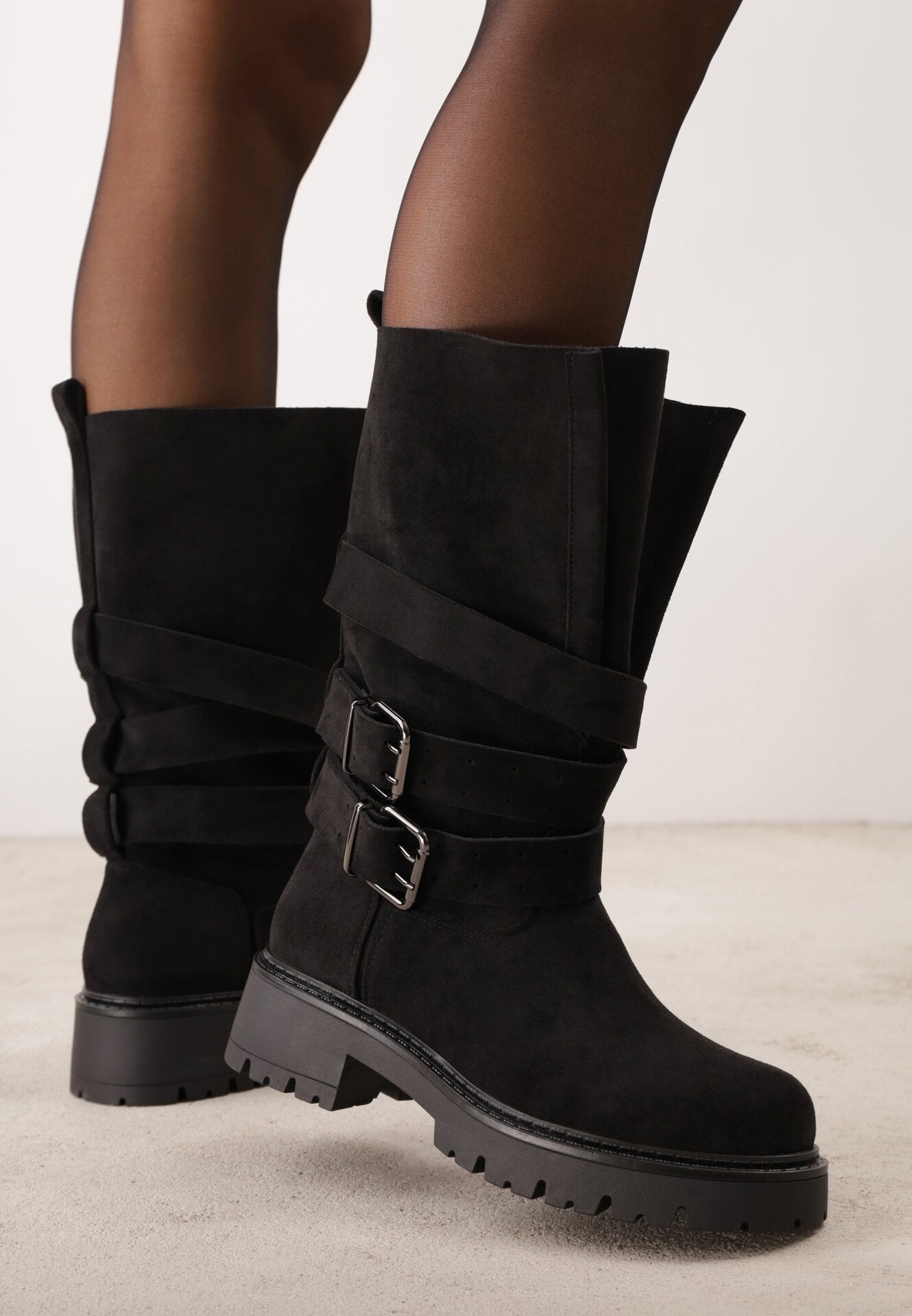 Botine tip biker pe talpă groasă cu curele și catarame decorative Donnitta Negre