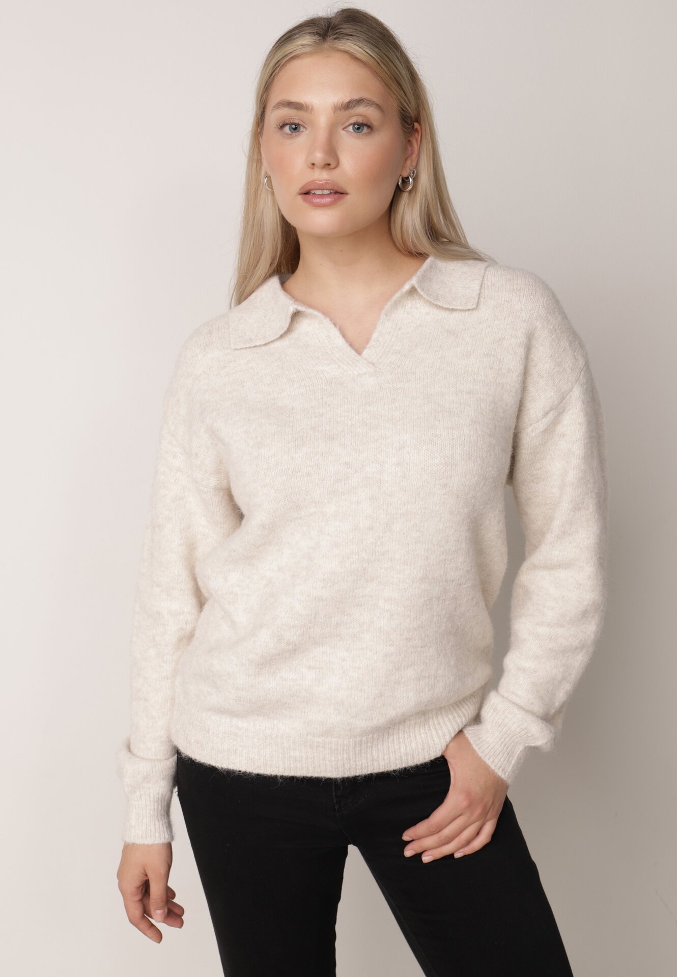 Pulover clasic cu guler polo din tricot moale cu lână Montis Bej deschis