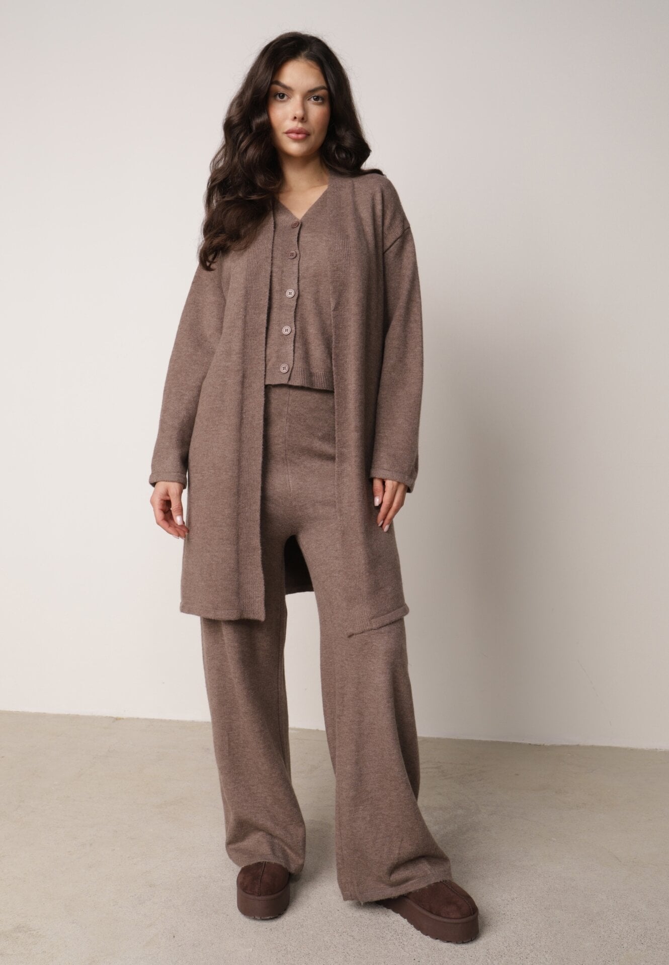 Set din tricot cu lână și bumbac, pantaloni, cardigan și vestă Cardemia Bej închis