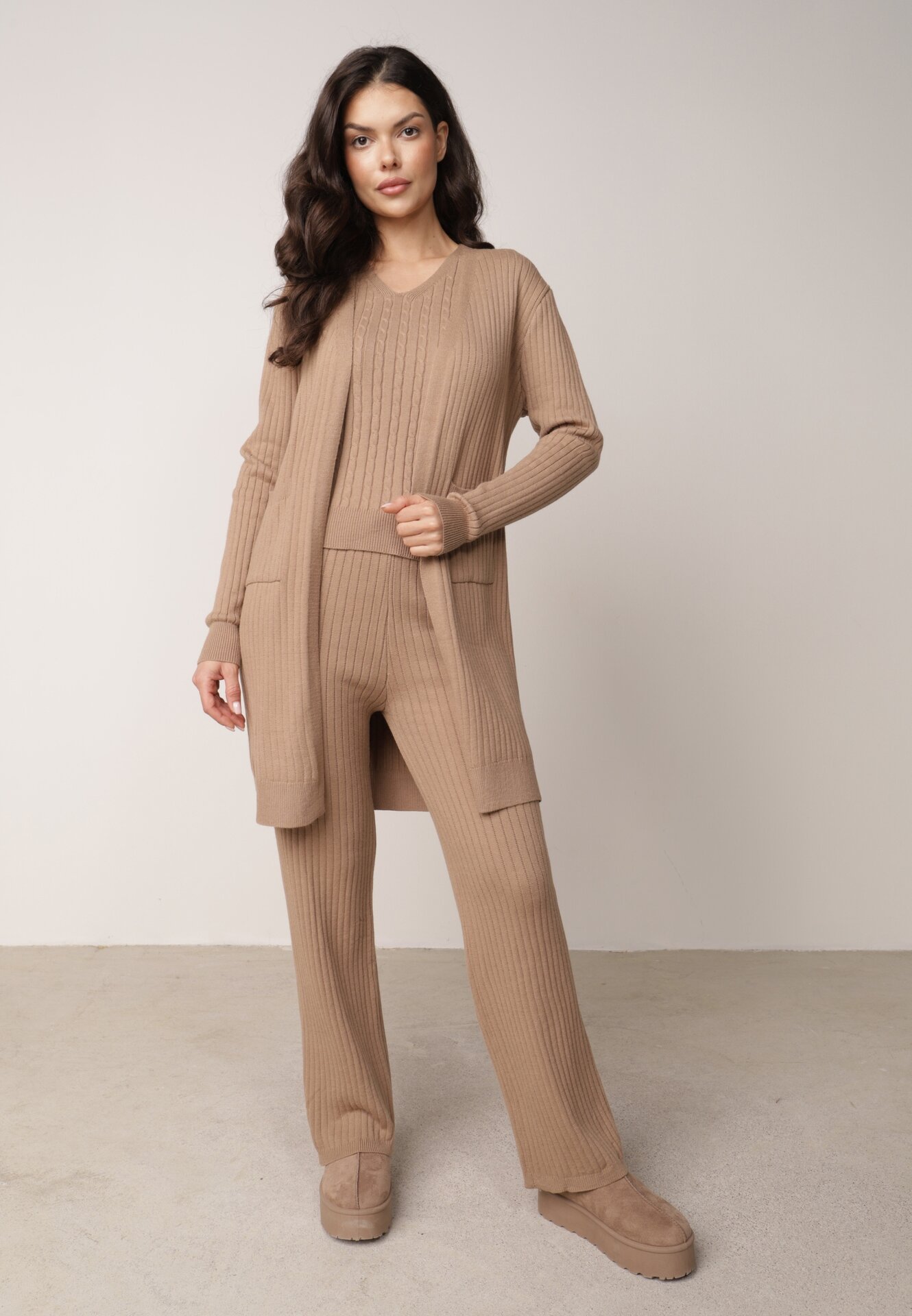 Set din tricot cu bumbac, 3 piese: cardigan, pantaloni și vestă Vordelia Bej