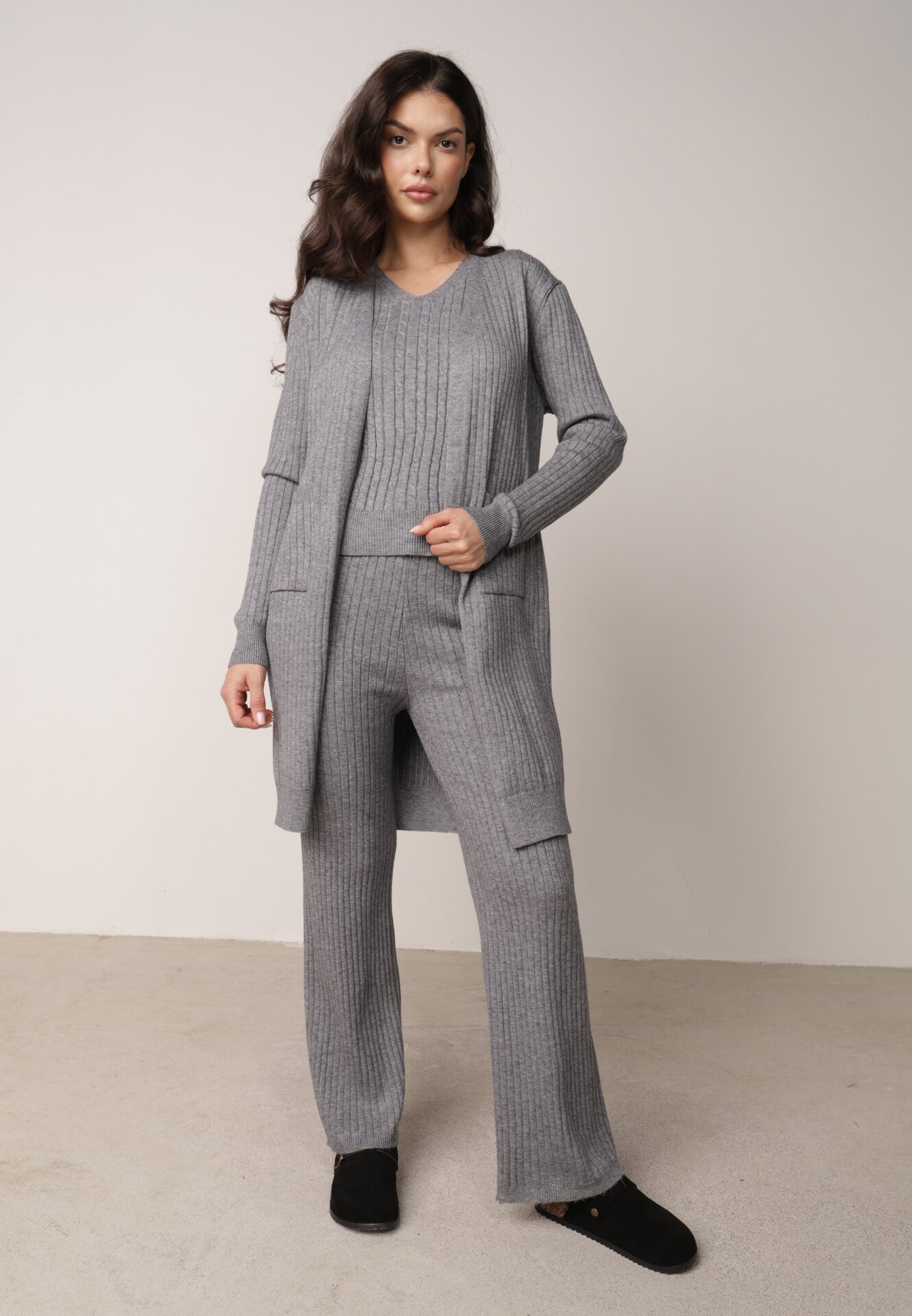 Set din tricot cu bumbac, 3 piese: cardigan, pantaloni și vestă Vordelia Gri