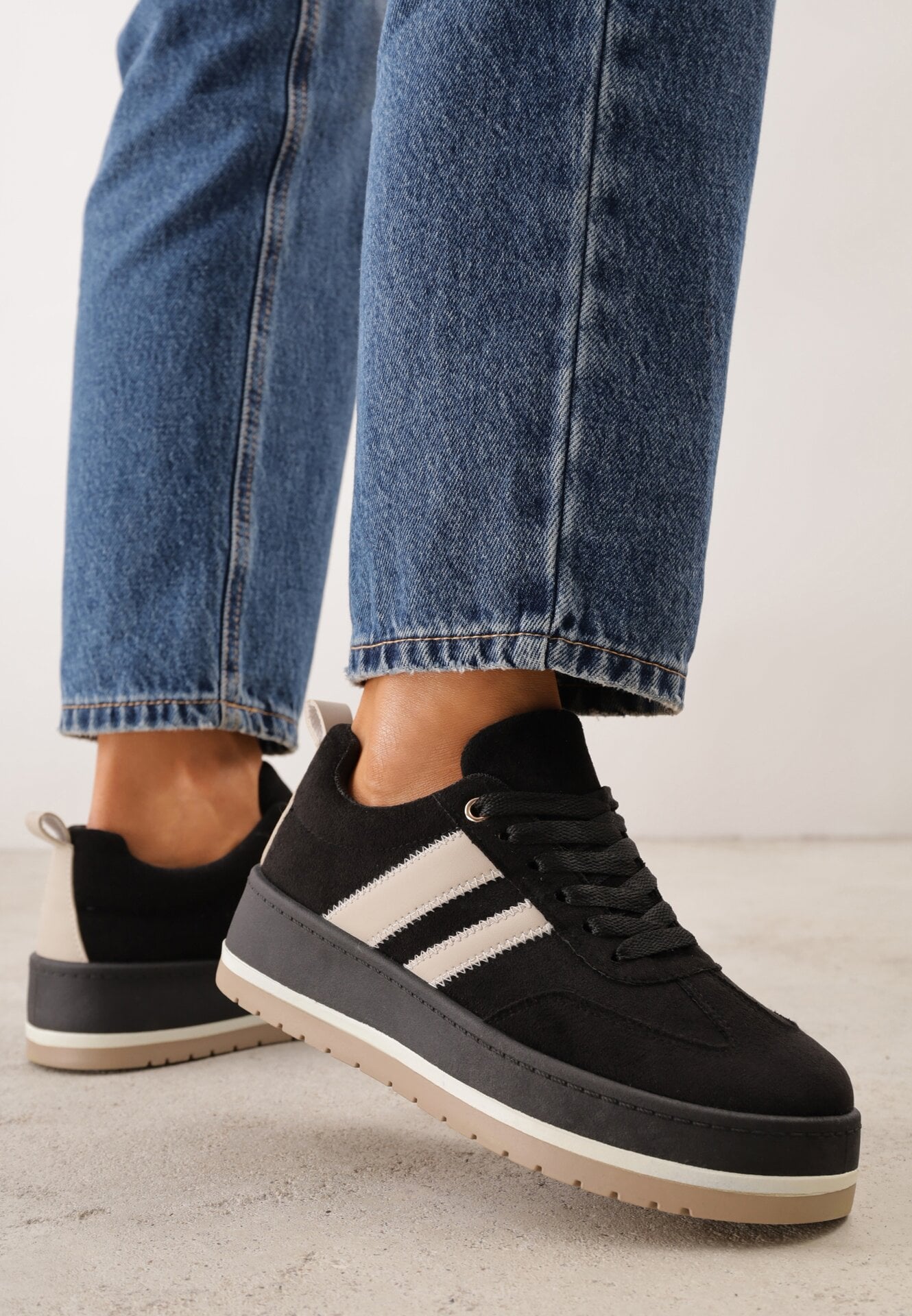 Adidași retro din imitație de piele de căprioară pe talpă groasă Corvimes Negri