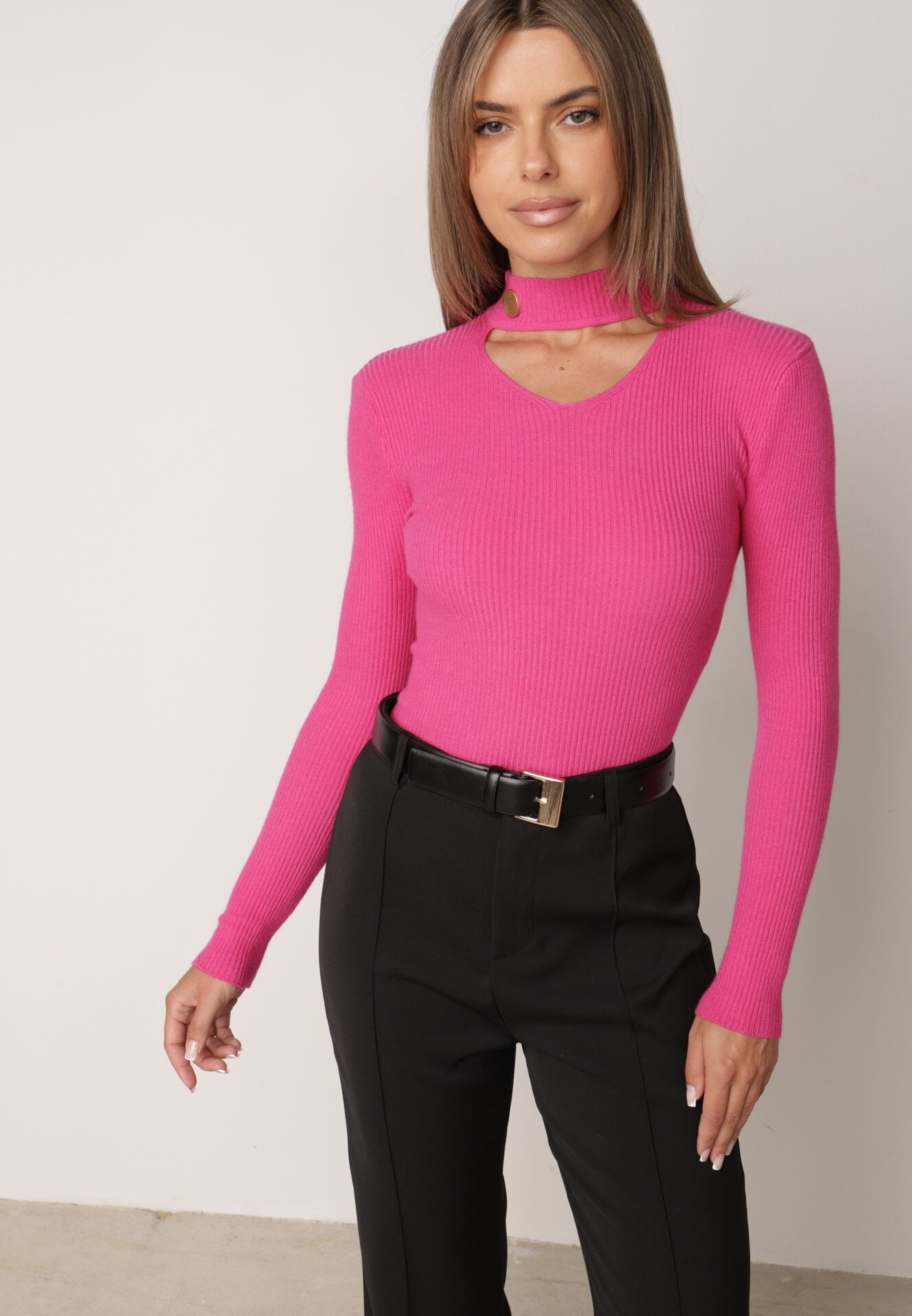 Pulover cu guler înalt, reiat, din bumbac, cu decupaj distinctiv în față Anwesa Fucsia
