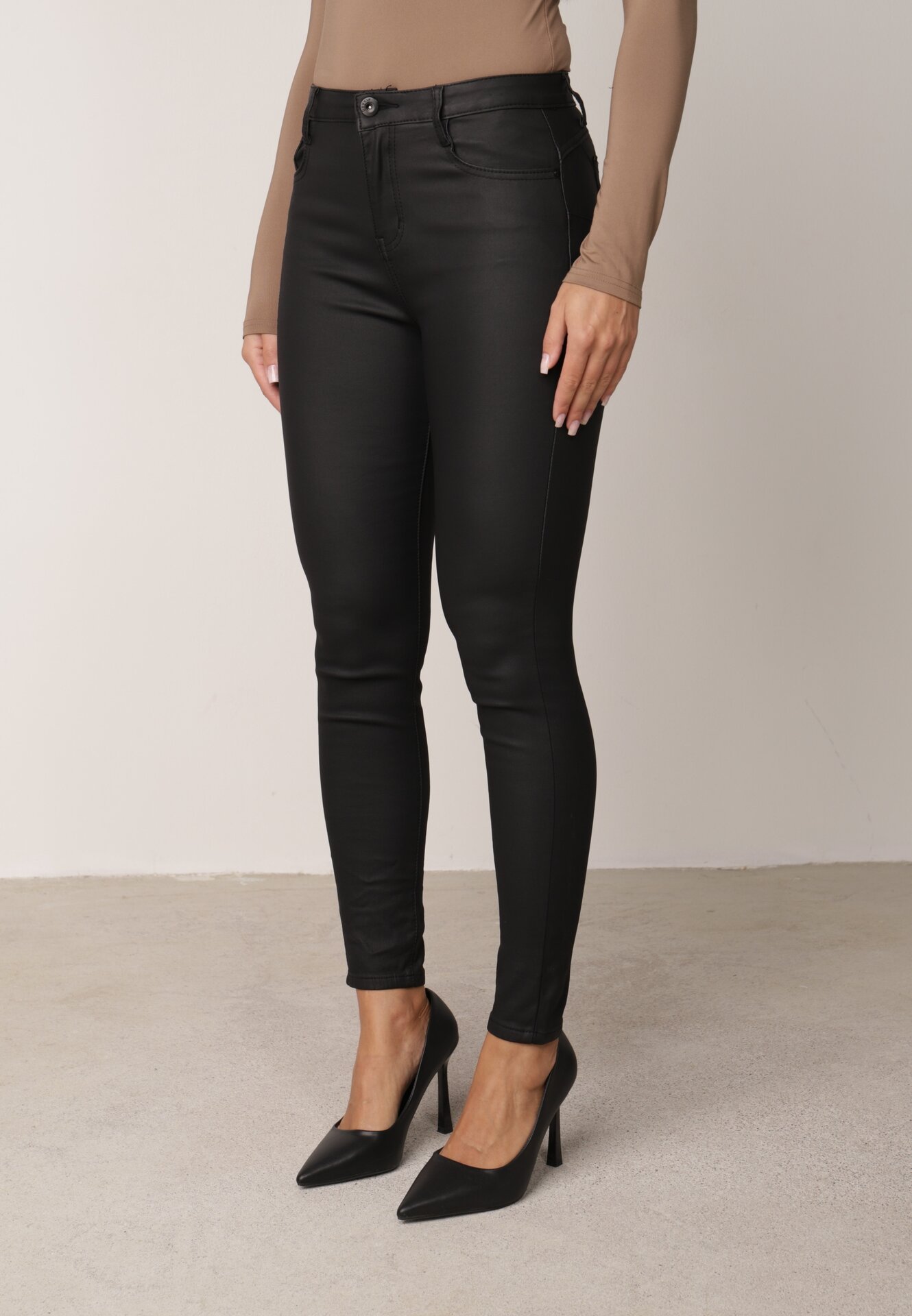 Blugi Slim fit din material cerat Sarellia Negri