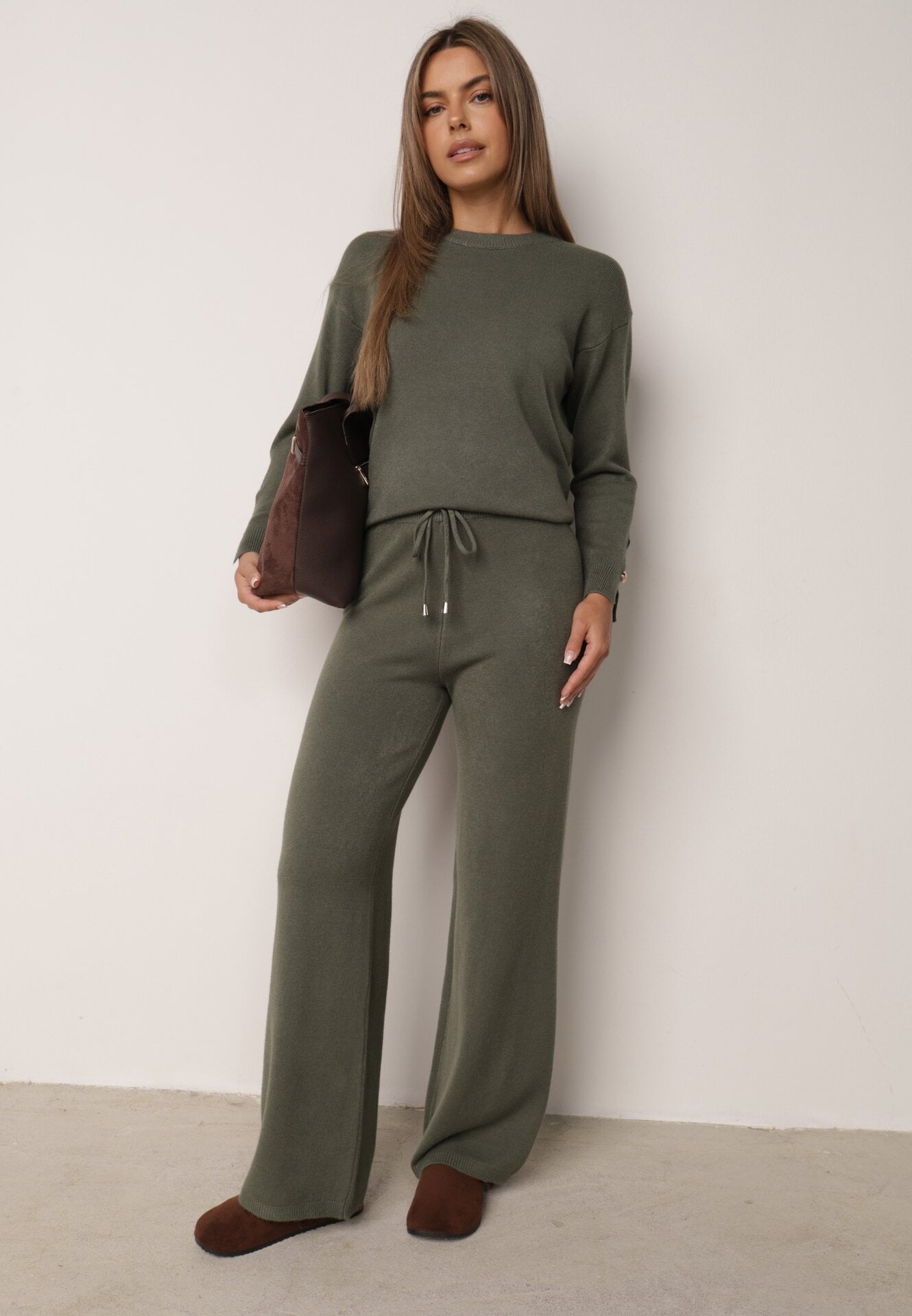 Set din tricot cu vâscoză, pantaloni drepți și pulover cu detaliu la manșete Vivolo Verde închis