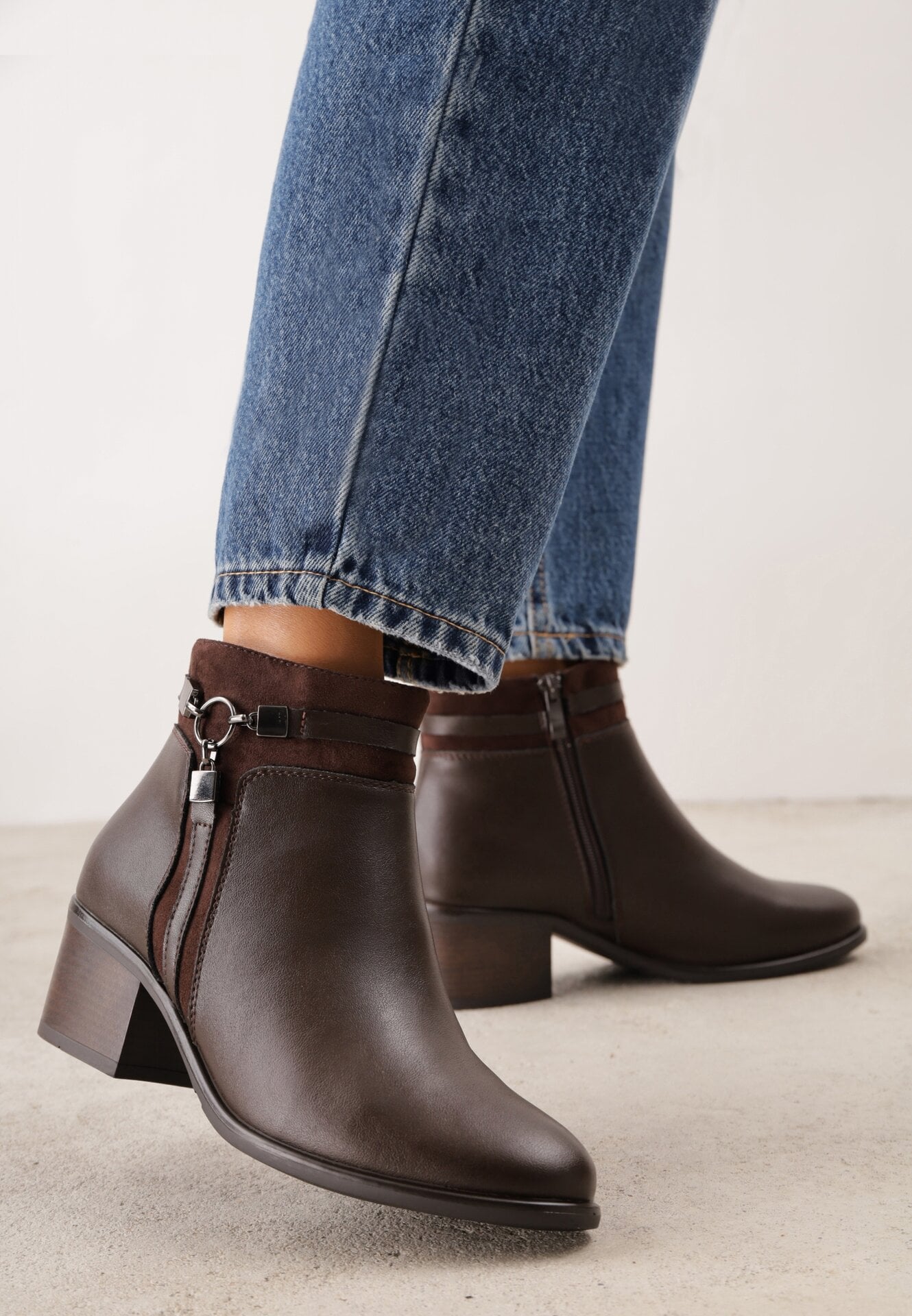 Botine din piele naturală cu toc și ornament metalic Beriste Maro Maro închis