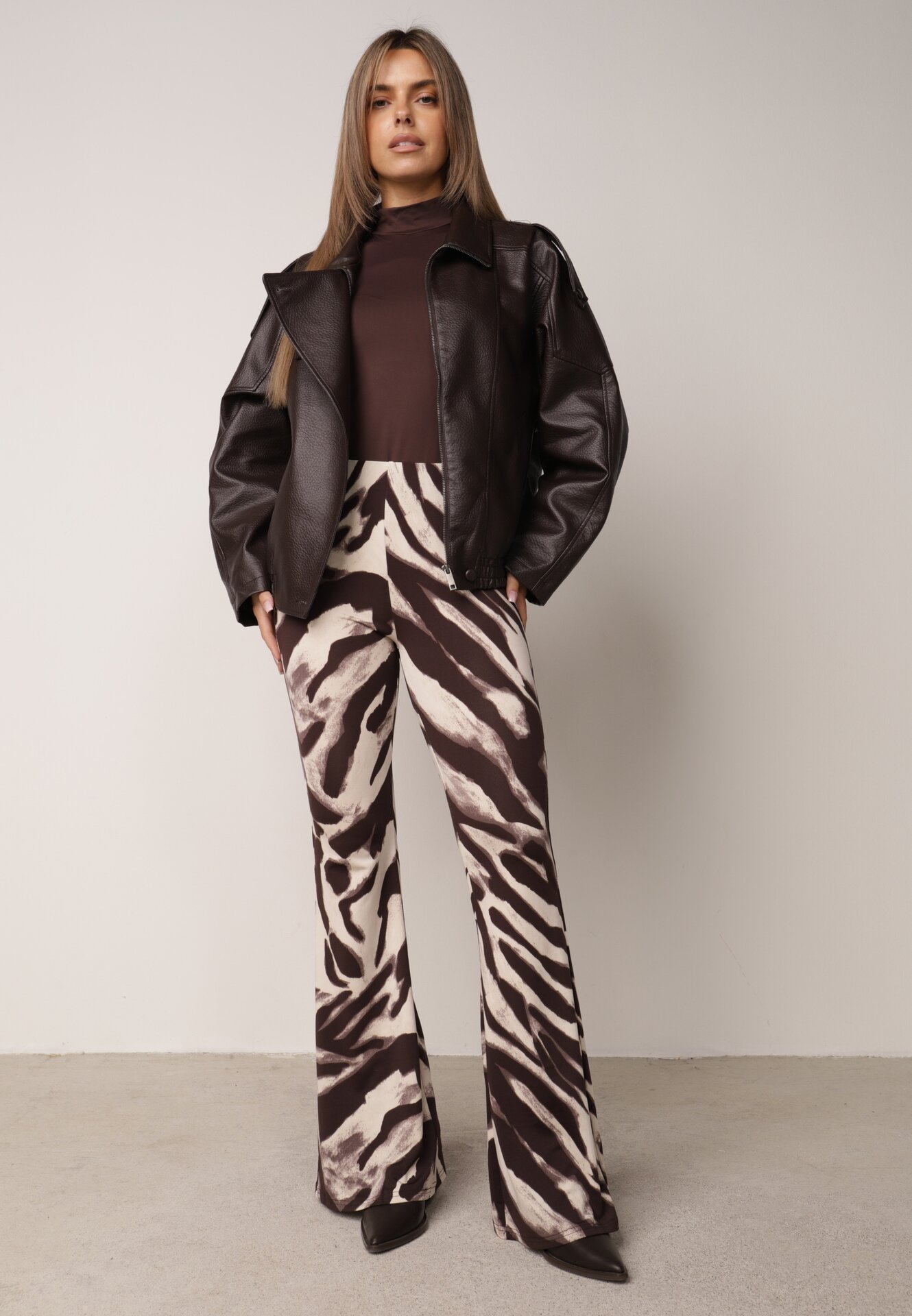 Pantaloni Clopot cu viscoză cu imprimeu animal Drilvina Maro