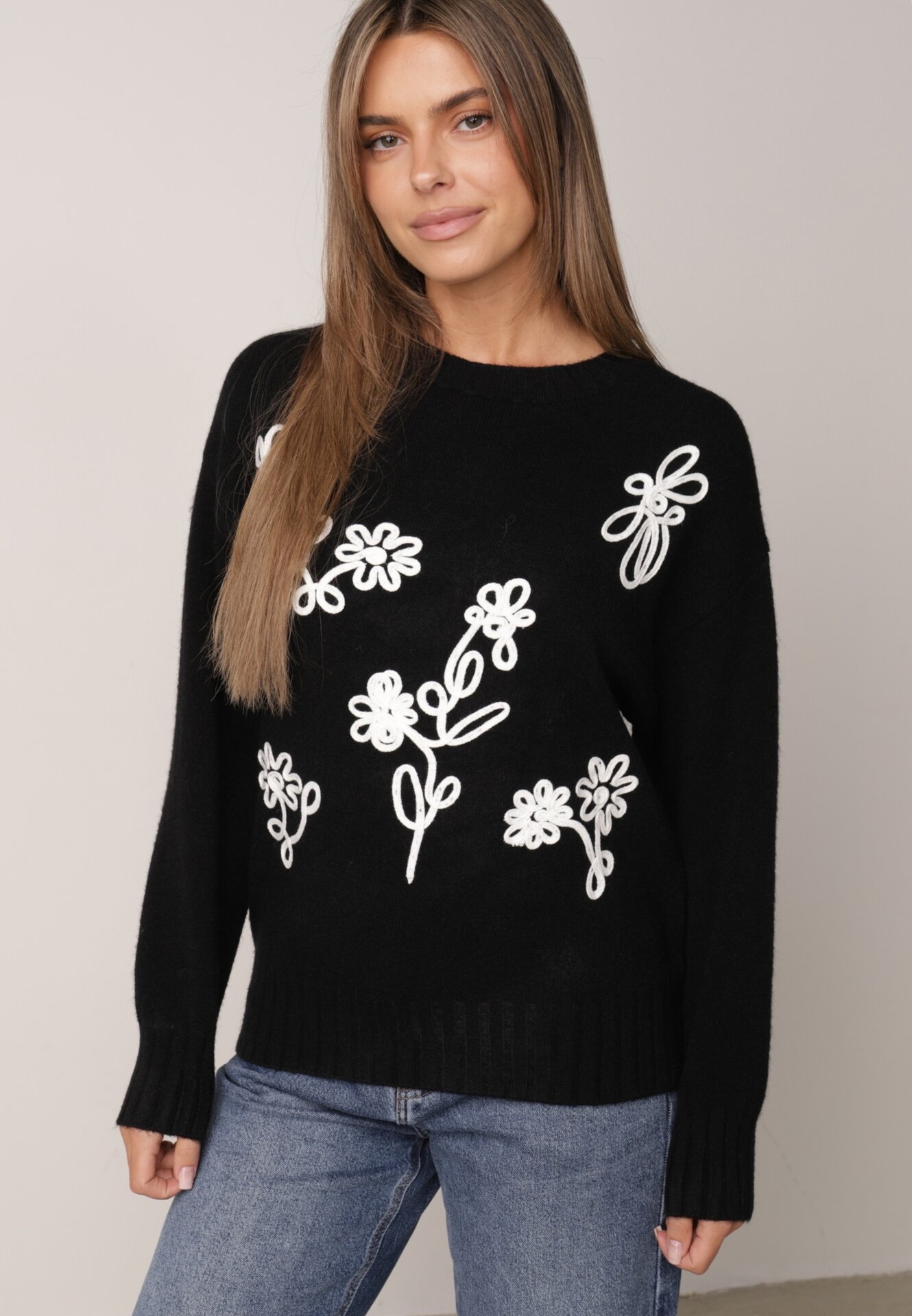 Pulover din bumbac, lână și broderie cu flori Zalto Negru