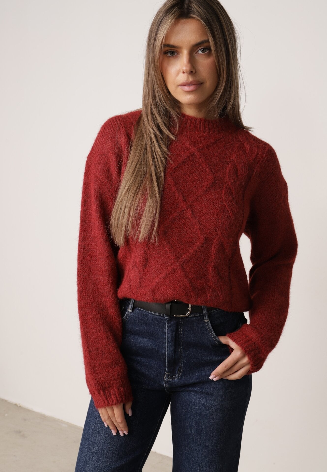 Pulover din bumbac, lână și cu împletitură decorativă Luksara Bordo