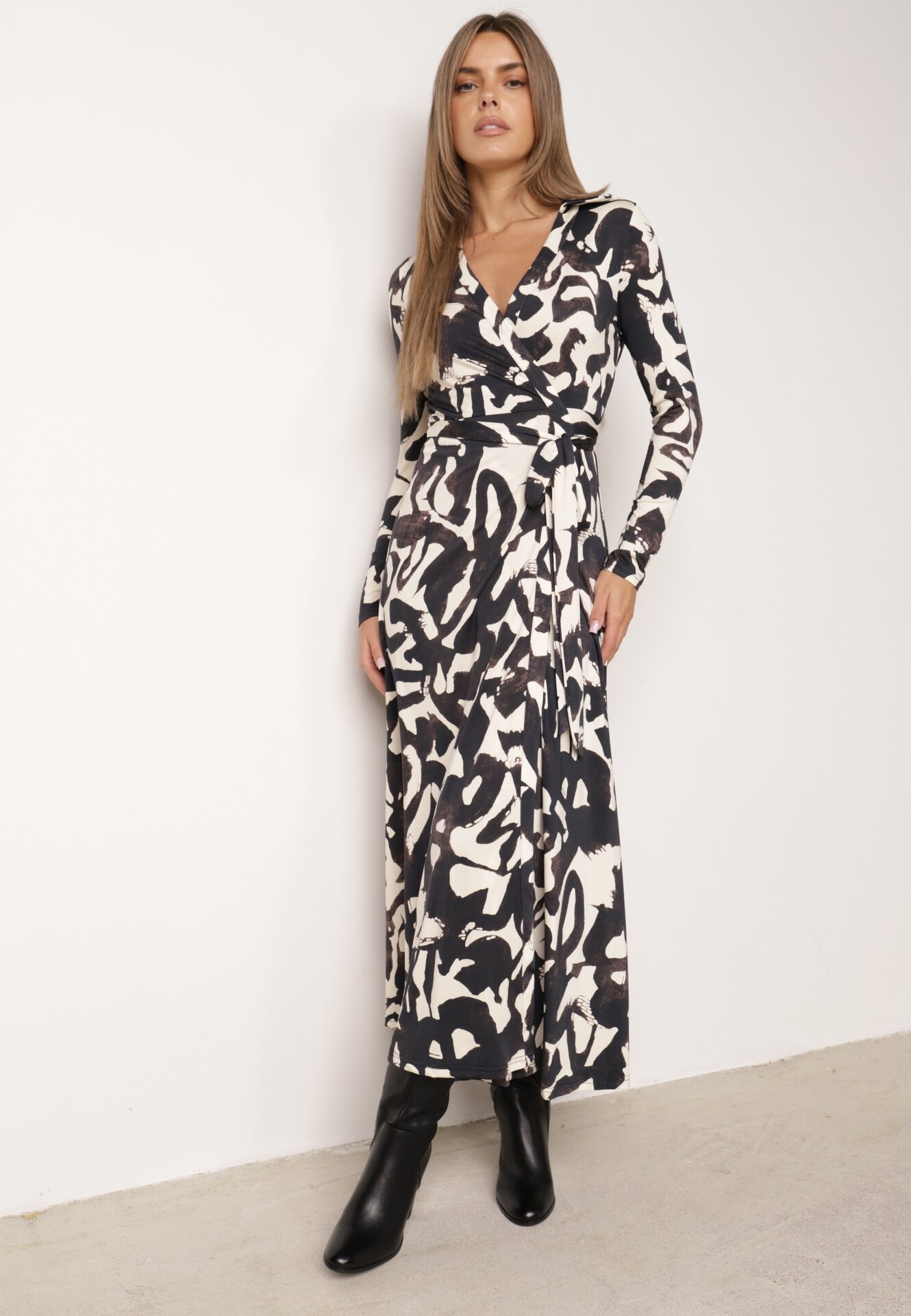 Rochie-cămașă din vâscoză, cu curea, cu model abstract Galliana Neagră