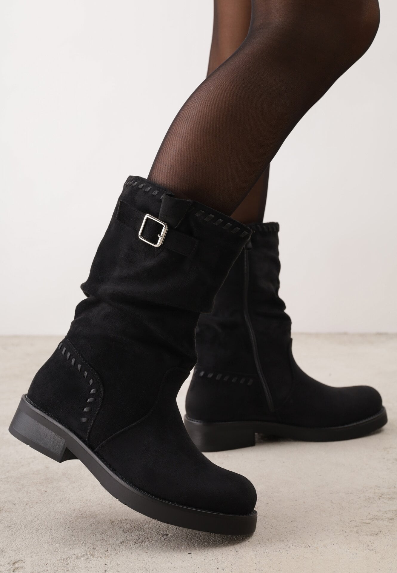 Botine casual cu cusături decorative și cataramă Mellegra Negre