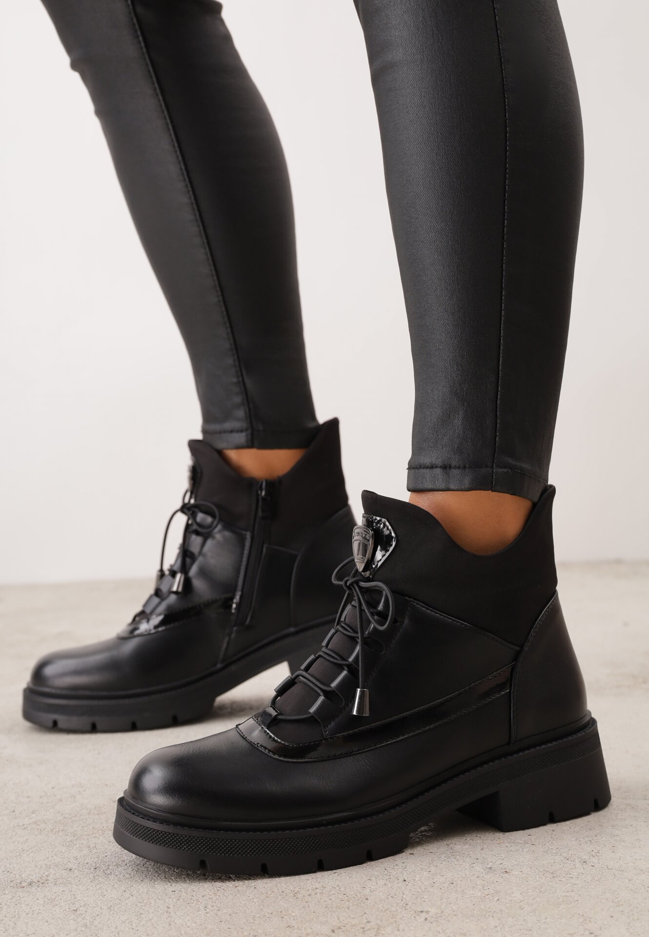 Botine Negre