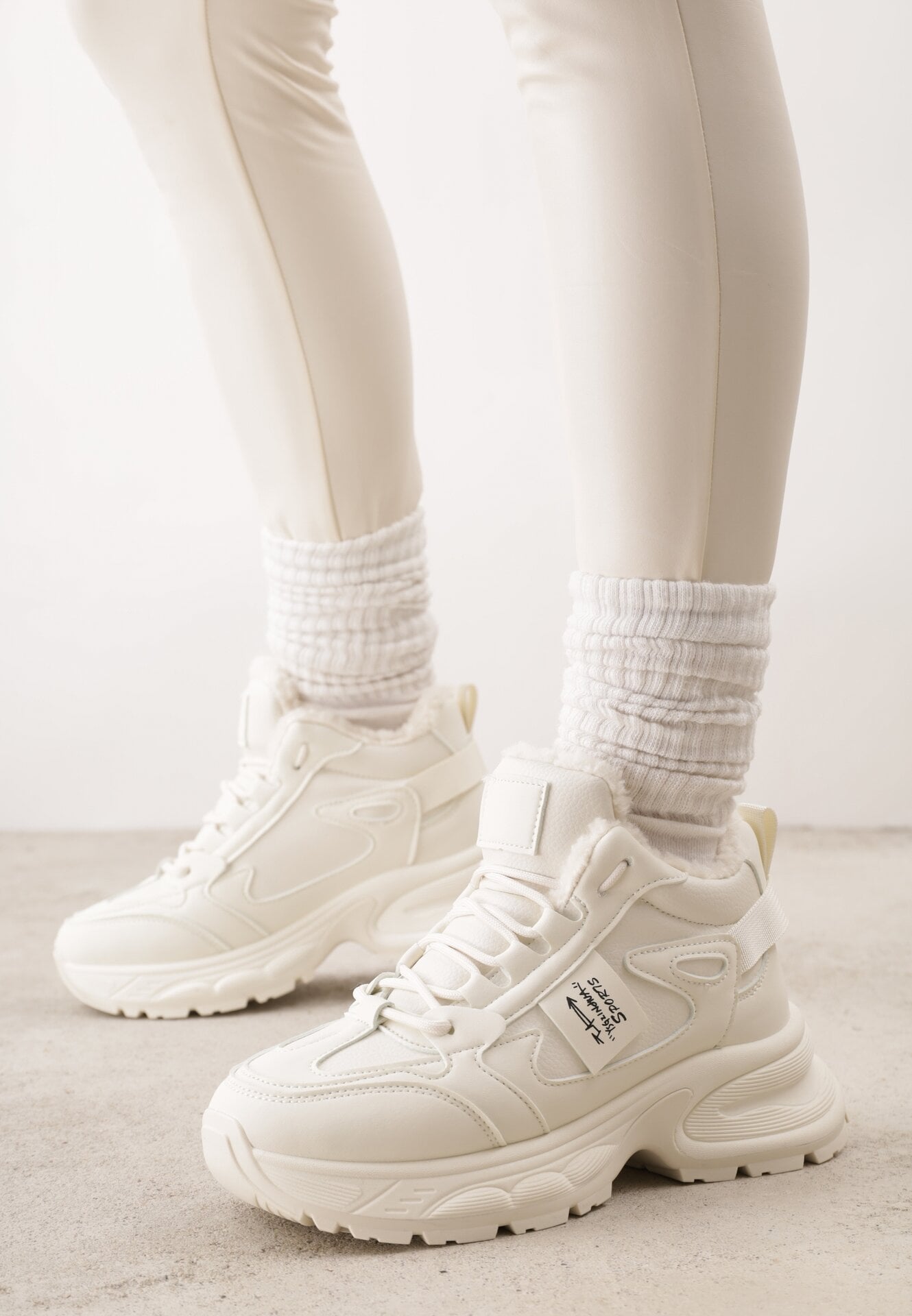 Sneakers pe talpă groasă cu inscripții Lennala Bej