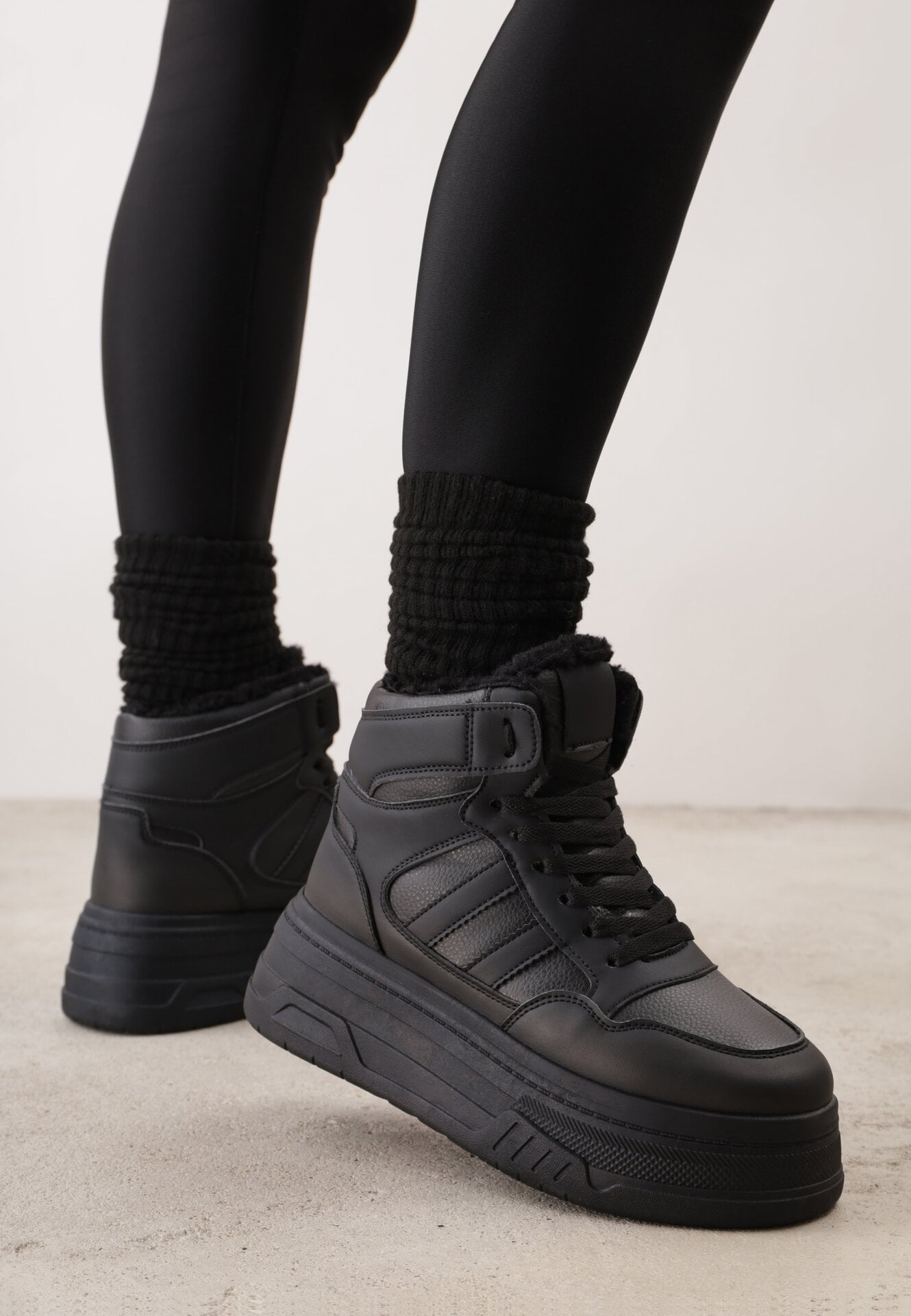 Ghete de zăpadă cu șireturi, în stil sneakers, pe platformă Lennara Negre