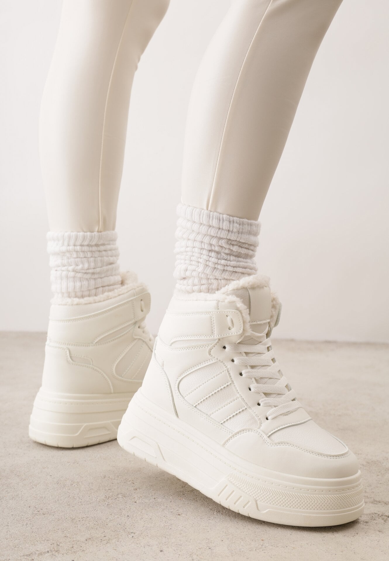 Ghete de zăpadă cu șireturi, în stil sneakers, pe platformă Lennara Bej