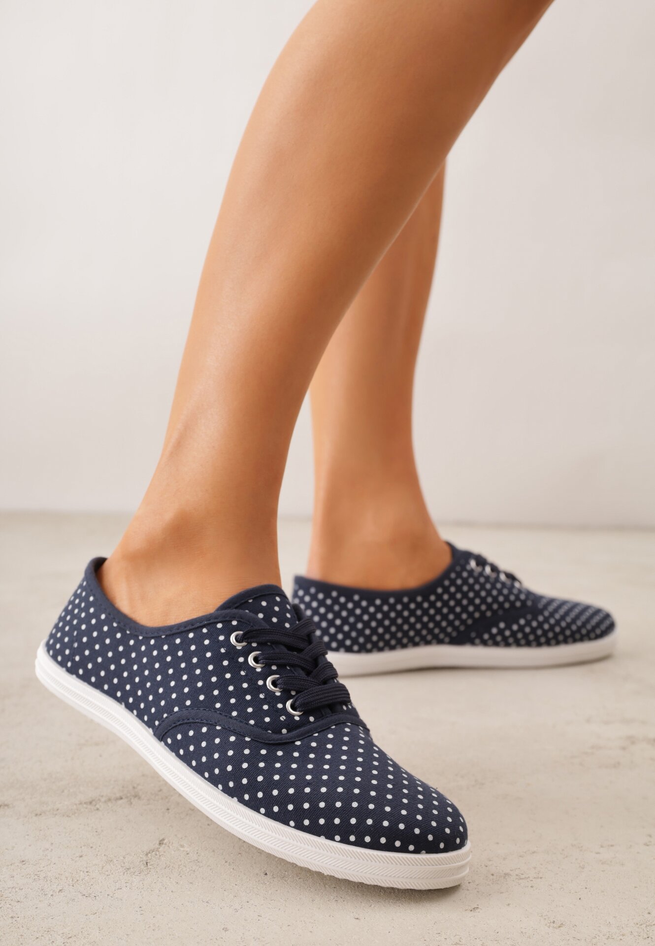 Adidași bleumarin cu buline sub gleznă Renormia