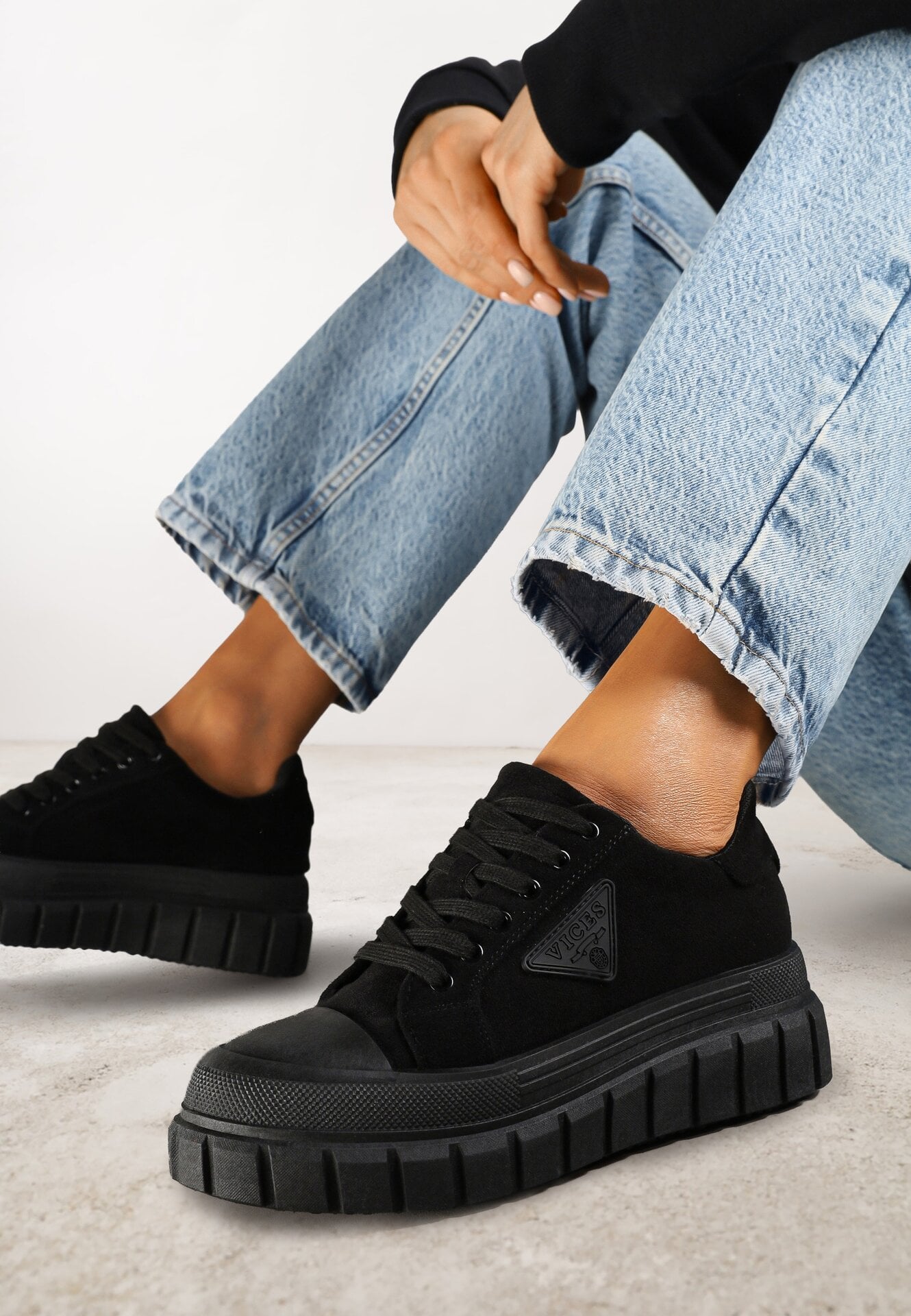 Sneakers Negre Vices pe Talpă Groasă cu Aplicație Geometrică Leanae