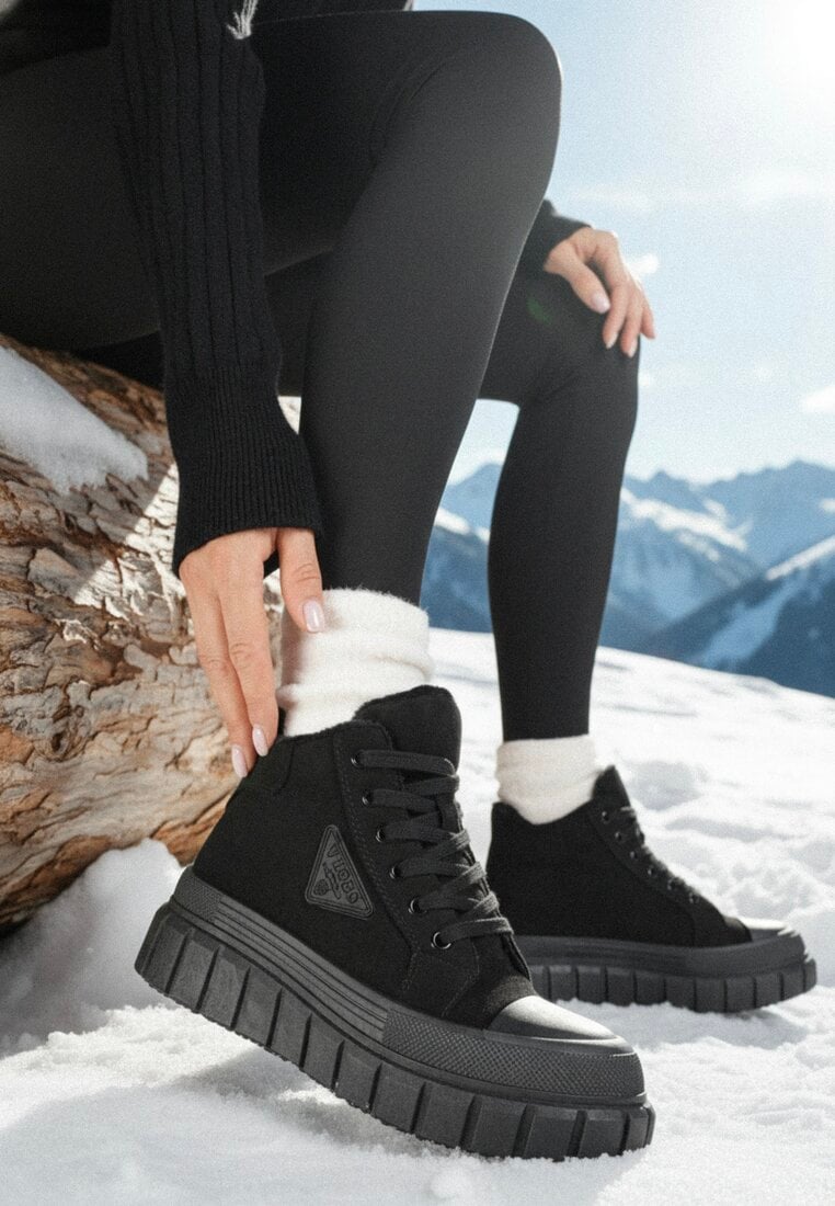 Botine Negre Vices Stil Trapper cu Talpă Groasă Texturată cu Ornament Alurriva