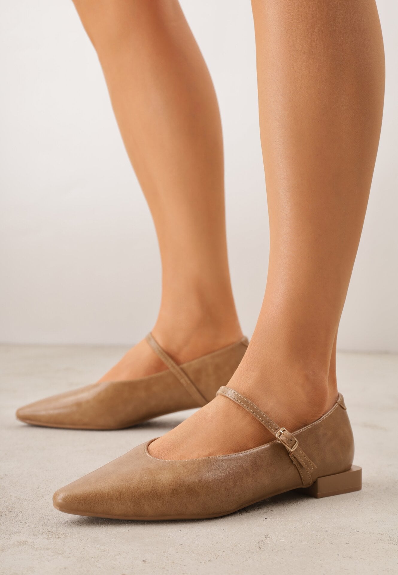 Balerini Bej închis