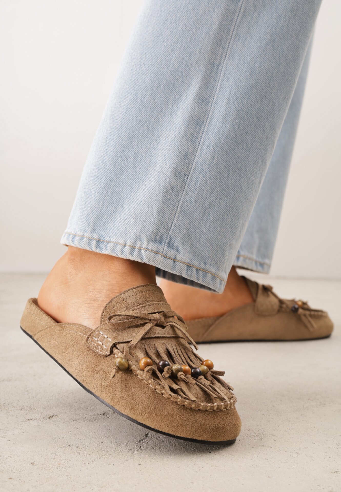 Papuci Bej VICES Tip Mule cu Mărgele Franjuri și Fundă Dioleora