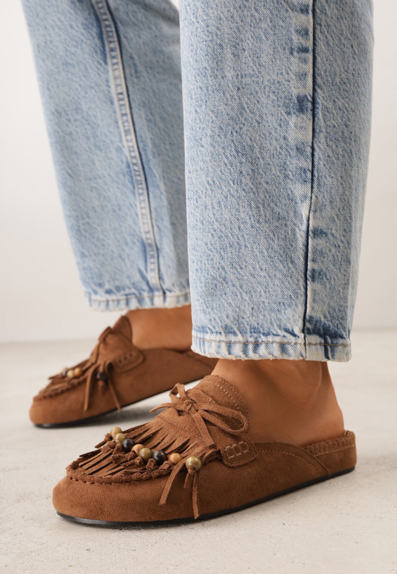 Papuci Maro VICES Tip Mule cu Mărgele Franjuri și Fundă Dioleora