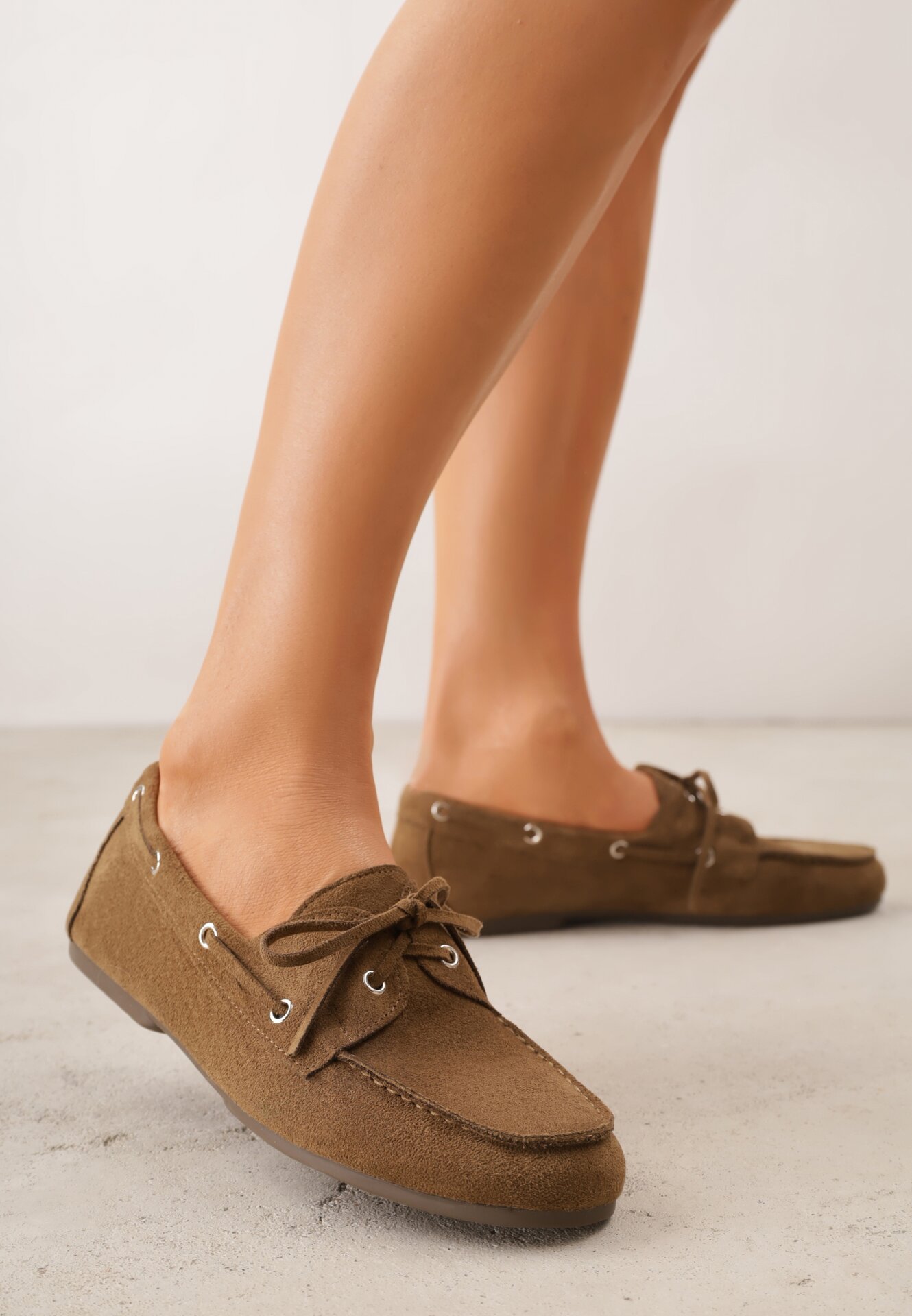 Mocasini bej închis VICES cu branț din piele decorați cu legătură Pireronei