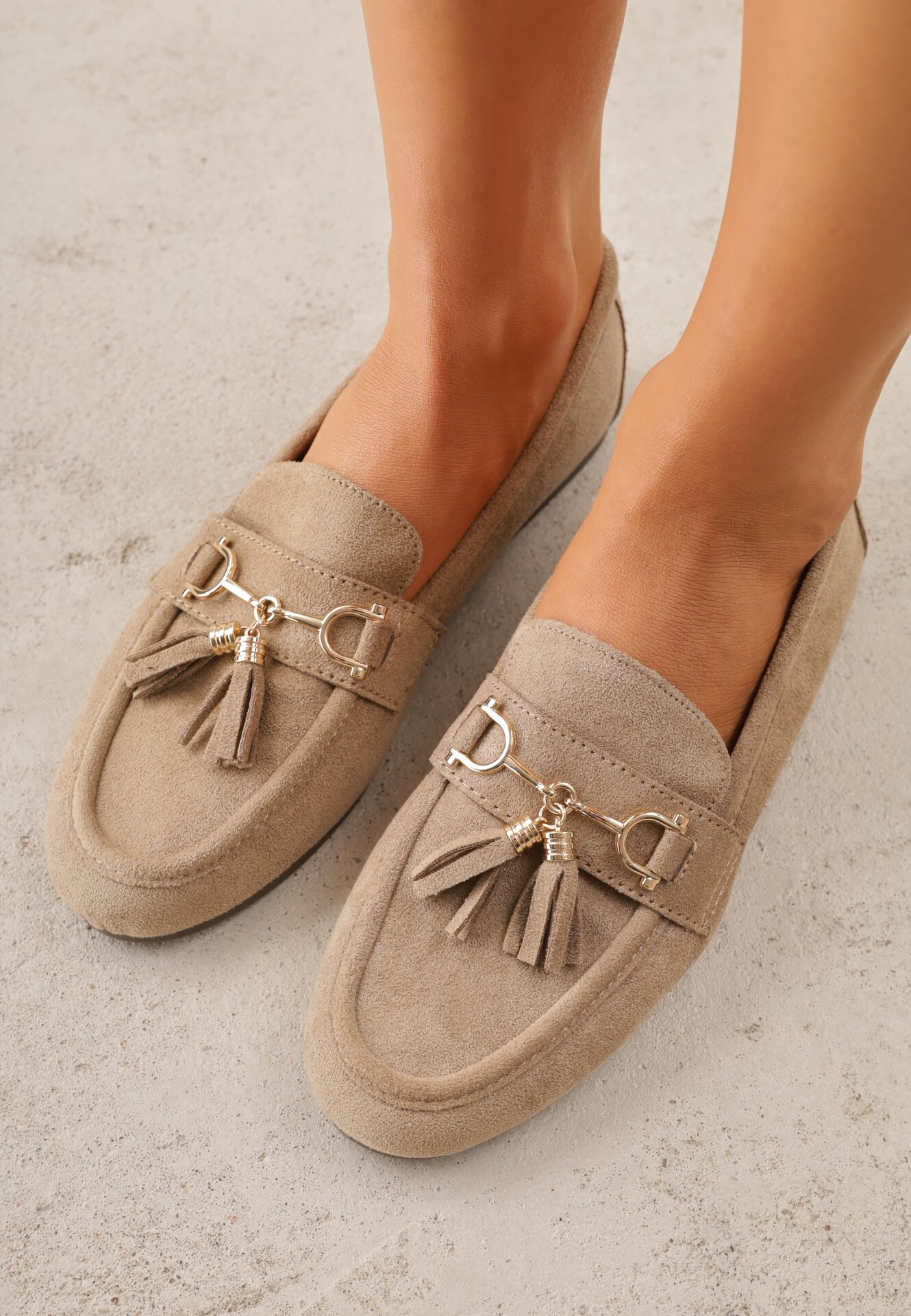 Mocassini bej VICES cu ciucuri moderni din imitație de piele întoarsă cu branț din piele naturală Calirea