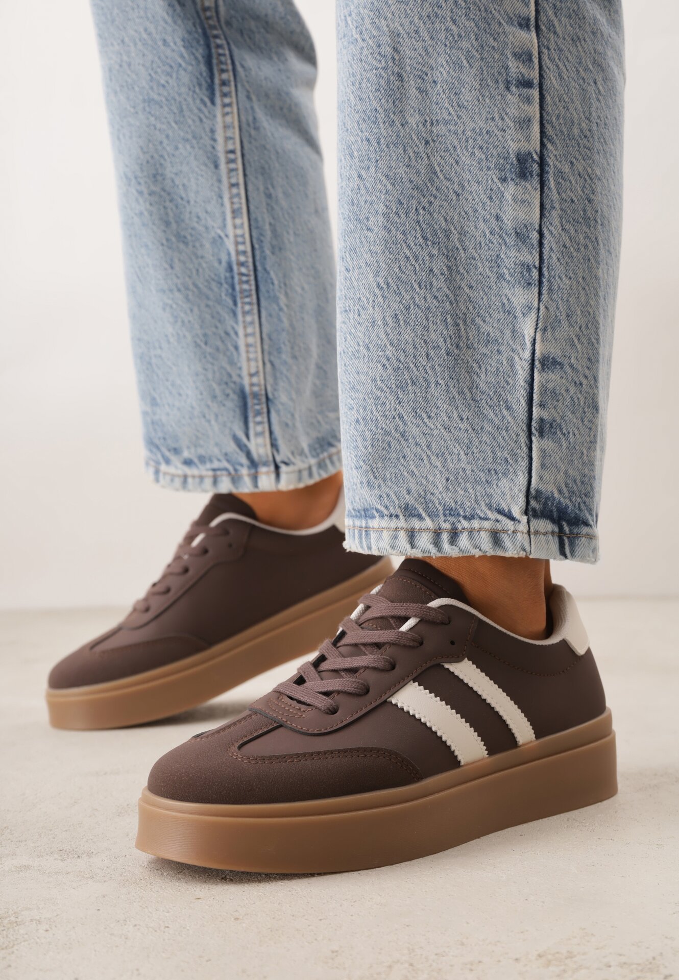 Sneakers maro VICES pe Talpă Groasă de Cauciuc cu Barete Zidina
