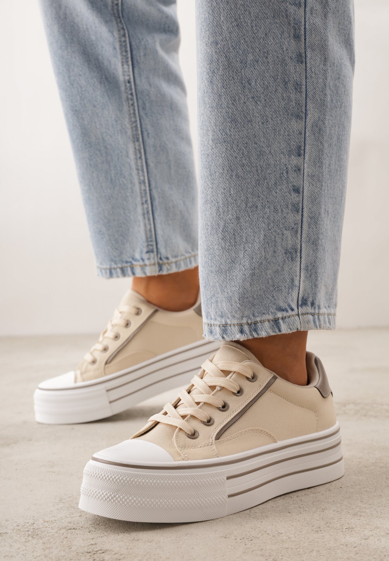 Adidași Clasici Bej cu Talpă Groasă Araenes