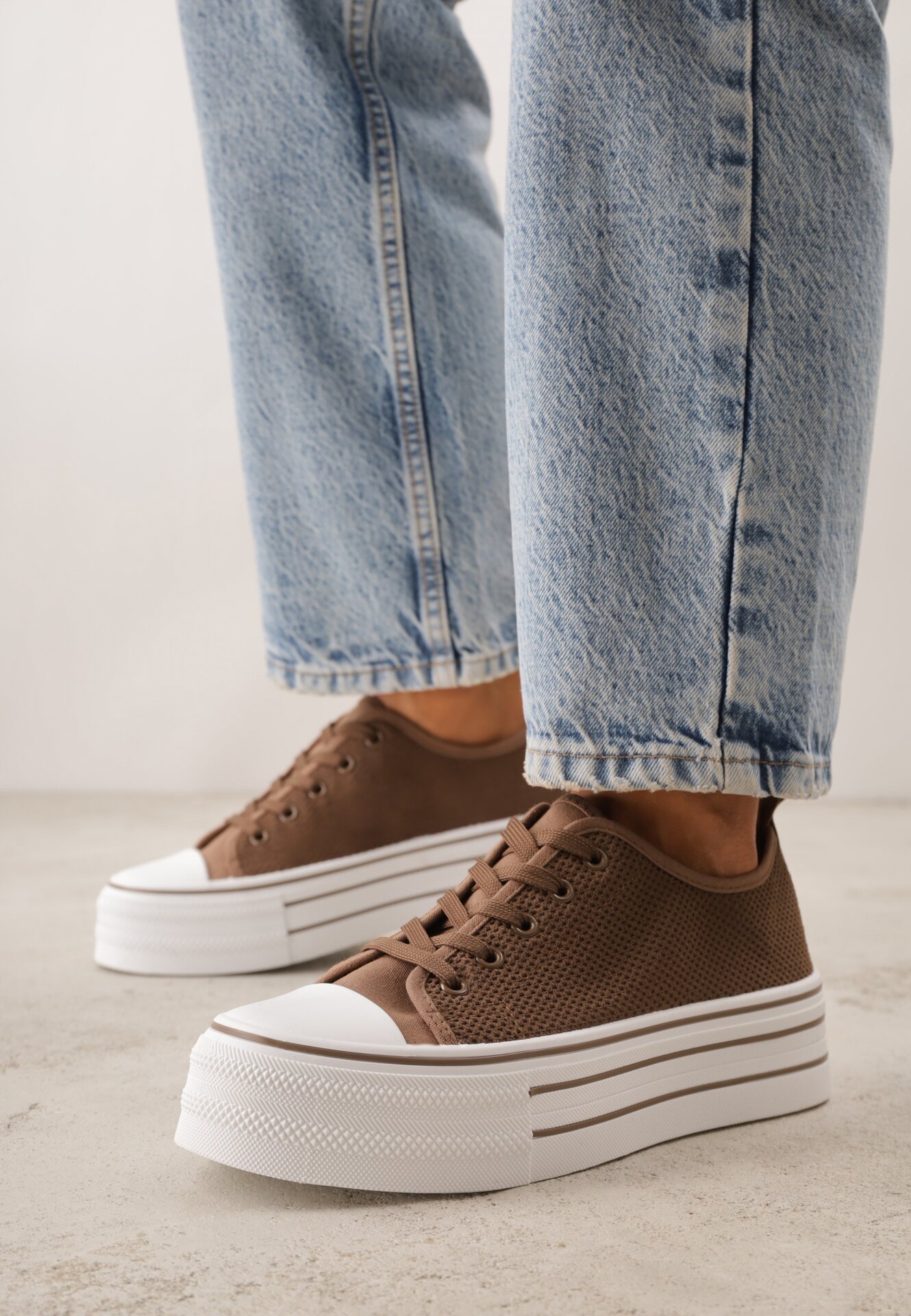 Teniși înalți Maro