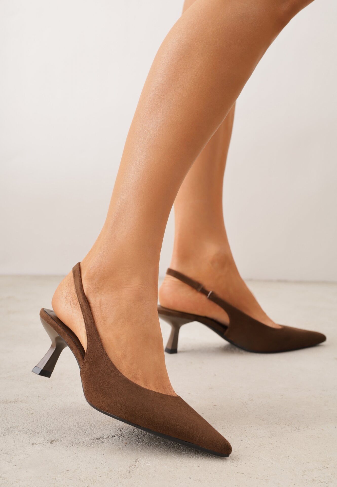 Pantofi cu toc cu călcâiul decupat Maro închis VICES pe toc kitten Anatema