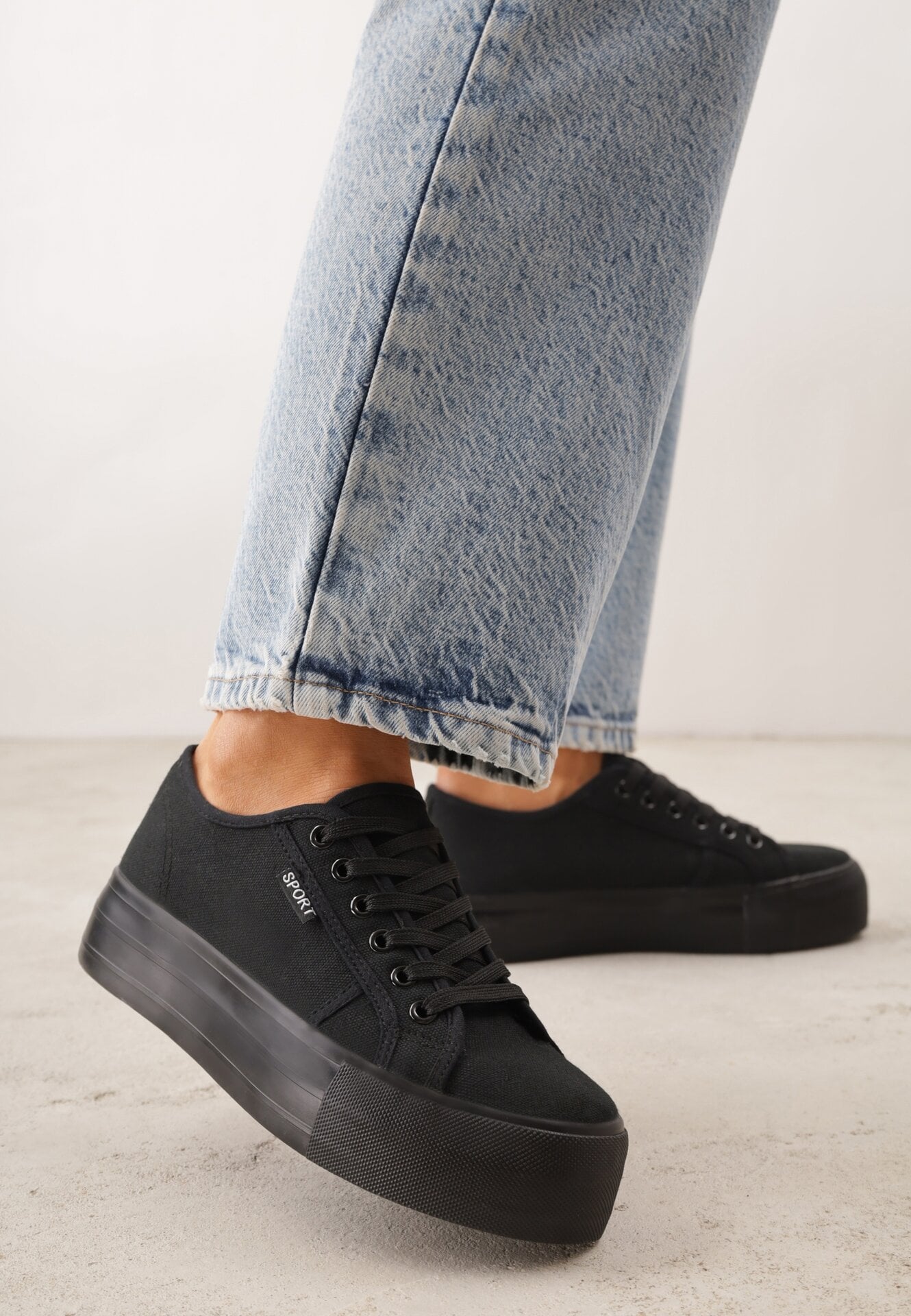 Teniși înalți Negri