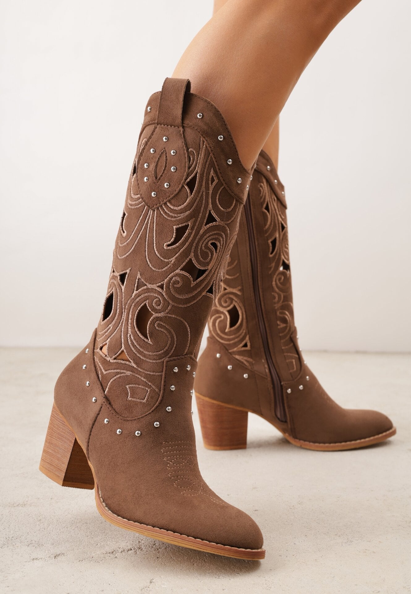 Botine Maro Cowboy VICES cu toc cu carâmb ajurat cu nituri Rienatea