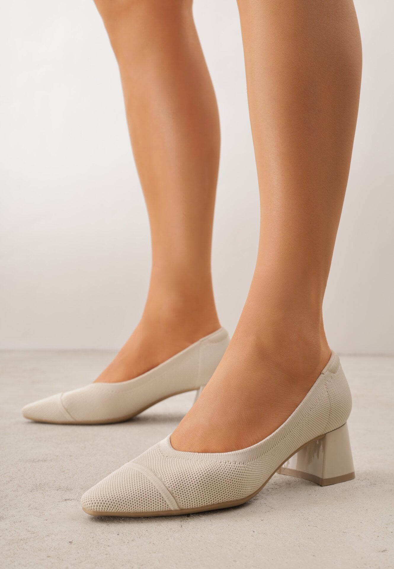 Pantofi cu toc Bej