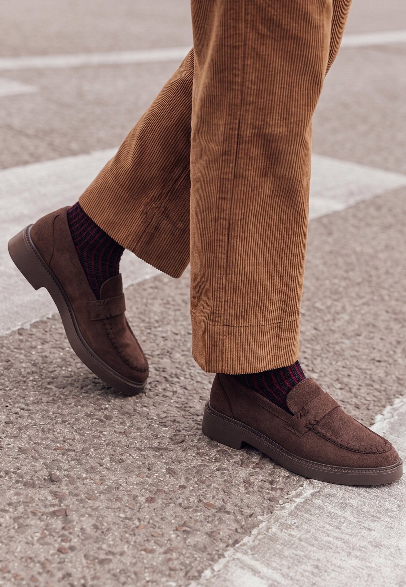 Mocasini VICES din imitație de piele întoarsă, cu cusături decorative pe vârf Lenea Maro