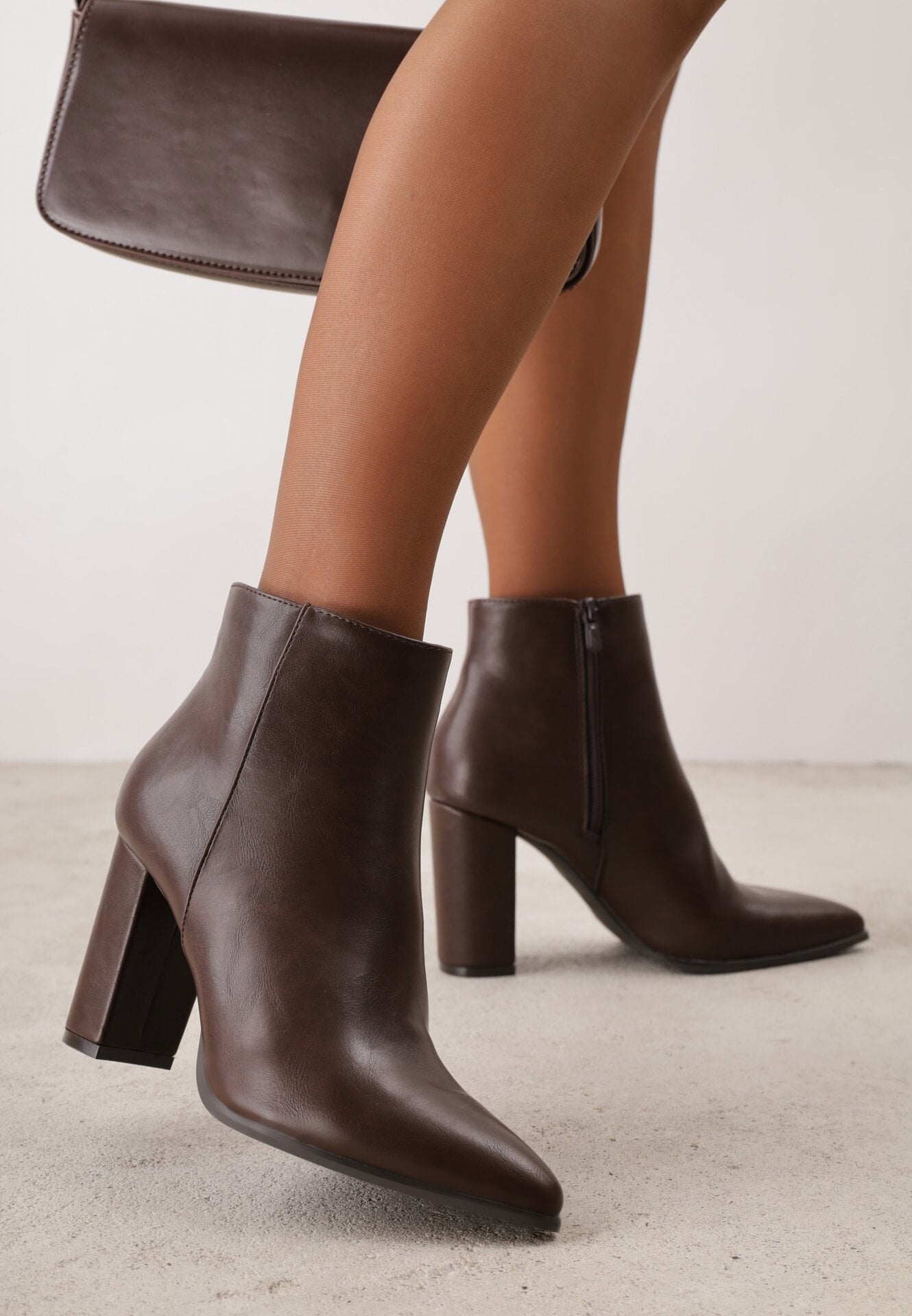 Botine elegante VICES cu toc gros și vârf ascuțit Tunette Maro