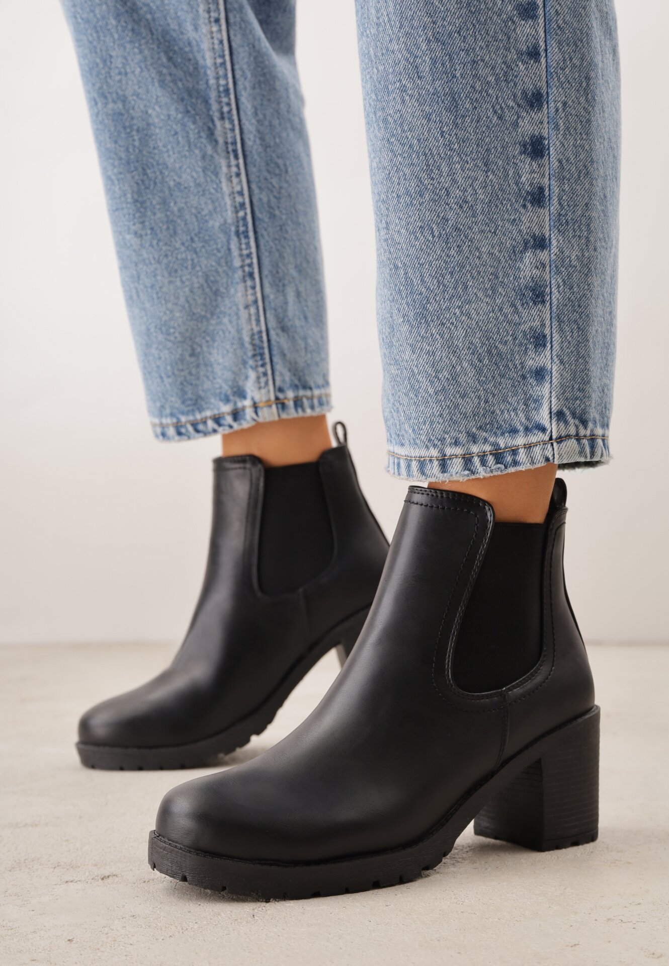 Botine Chelsea Negre Clasice VICES pe Toc Gros Cezeira